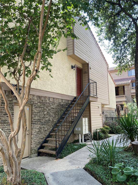 7640 W Greenway Boulevard #2D, Dallas, TX 75209
