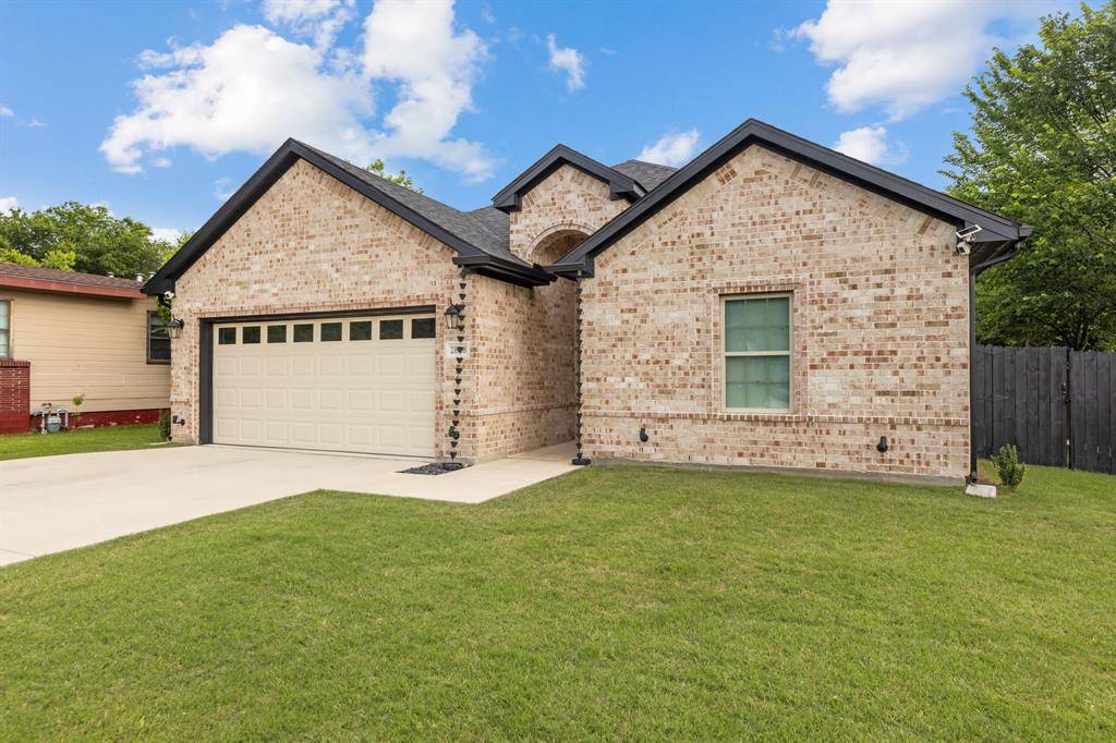 2808 Binyon, Fort Worth, TX 76133