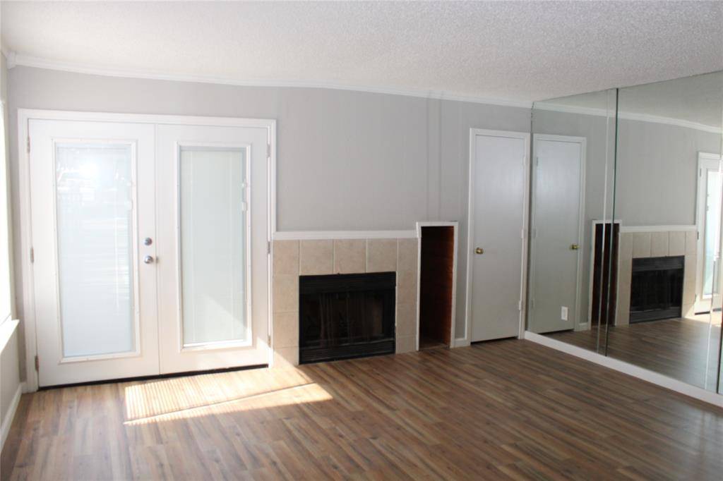 2300 Bamboo Drive #N114, Arlington, TX 76006