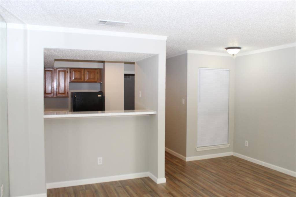 2300 Bamboo Drive #N114, Arlington, TX 76006