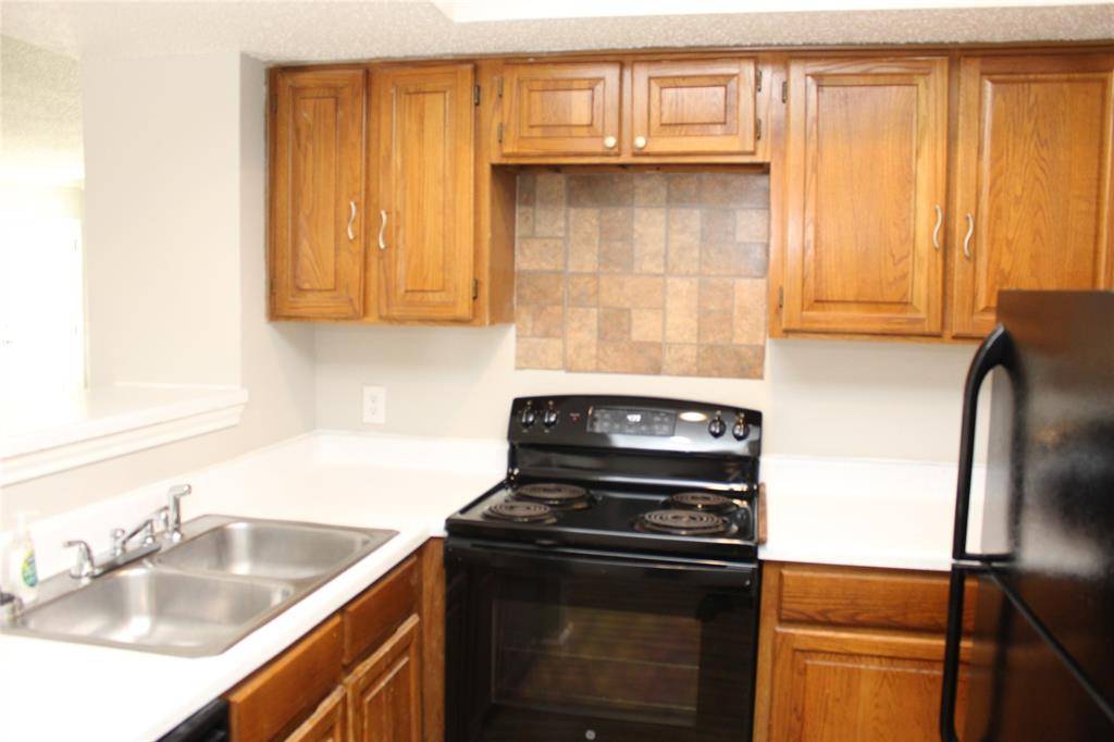 2300 Bamboo Drive #N114, Arlington, TX 76006