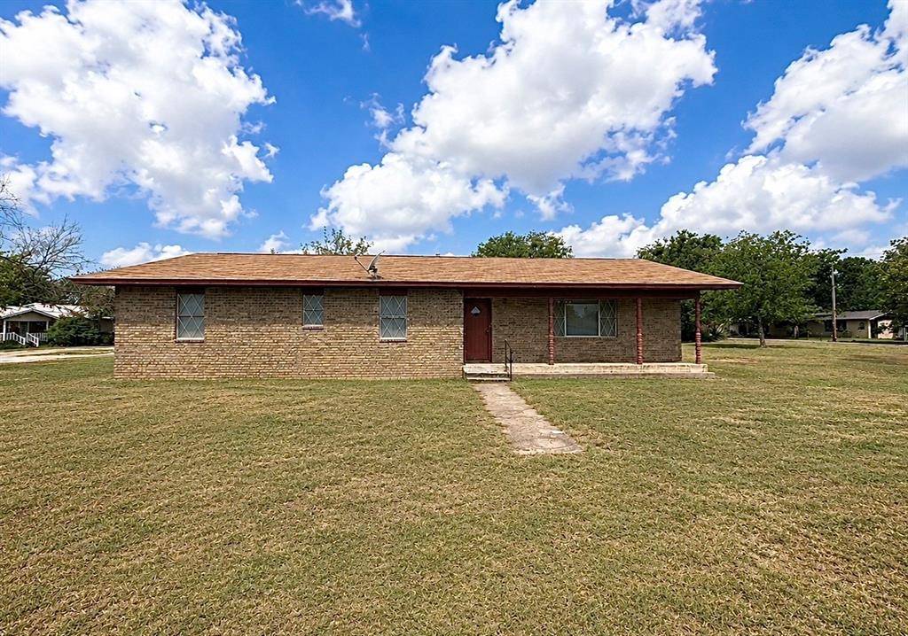 308 N Cotton Belt Avenue, Gustine, TX 76455