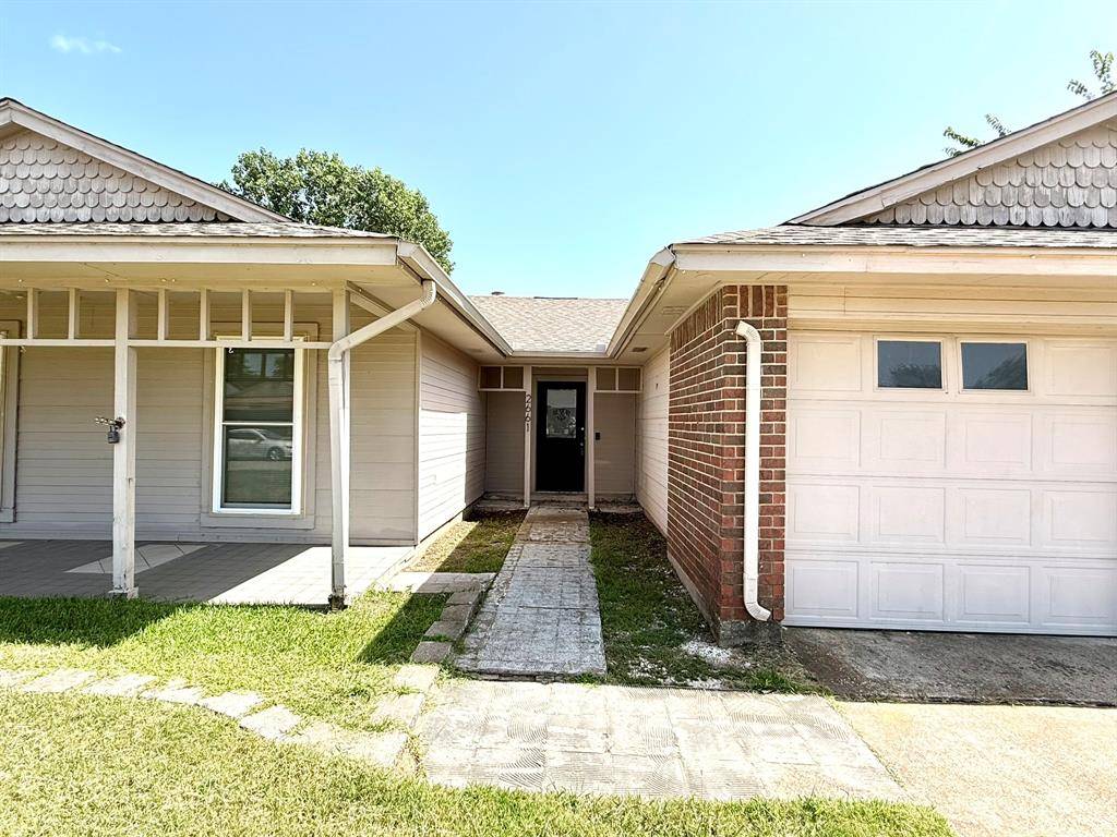2661 Berkshire Lane, Grand Prairie, TX 75052