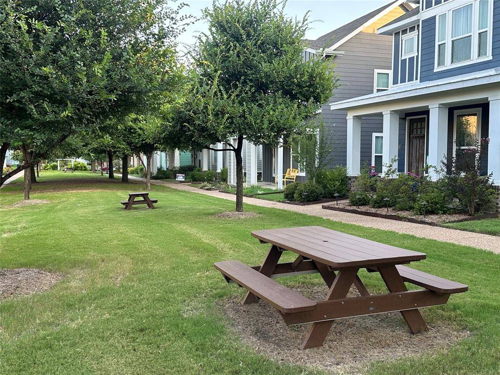 3710 Prague Mews, Dallas, TX 75236