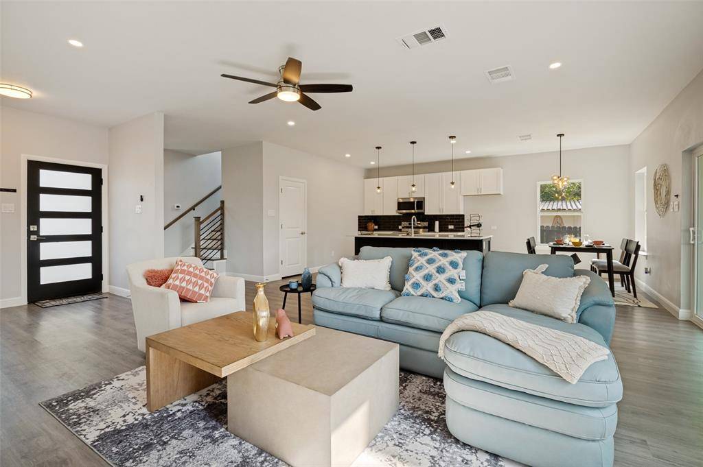 512 Phinney Avenue, Cockrell Hill, TX 75211