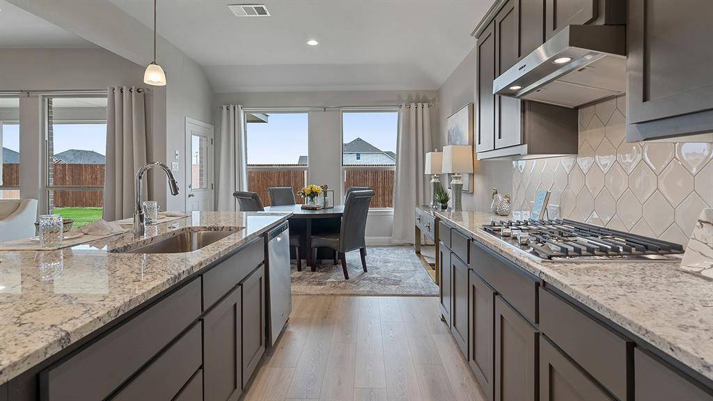 3688 ROLLING MEADOWS Drive, Grand Prairie, TX 76065
