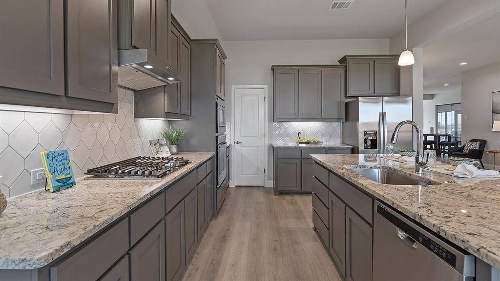 3688 ROLLING MEADOWS Drive, Grand Prairie, TX 76065