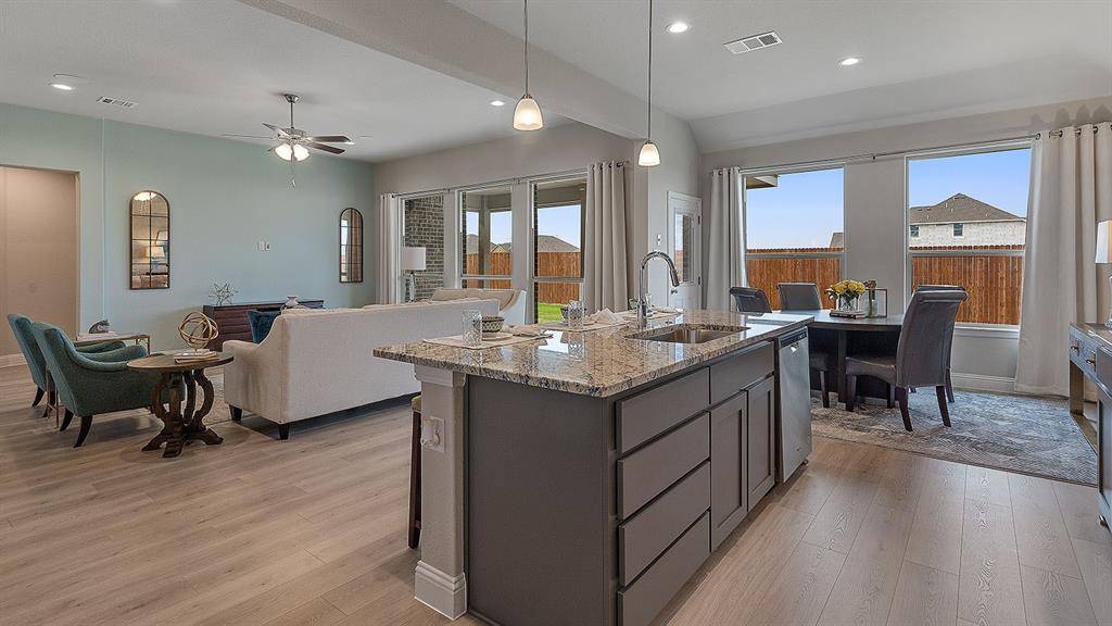 3688 ROLLING MEADOWS Drive, Grand Prairie, TX 76065