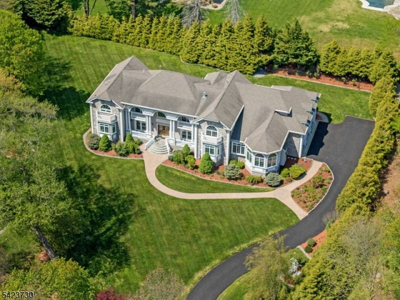 17 Constitution Ave, Roxbury Twp., NJ 07876