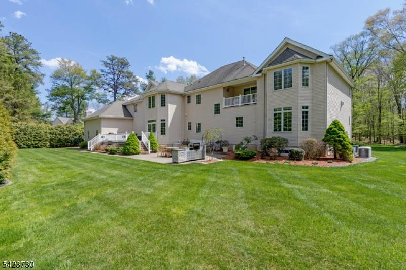 17 Constitution Ave, Roxbury Twp., NJ 07876