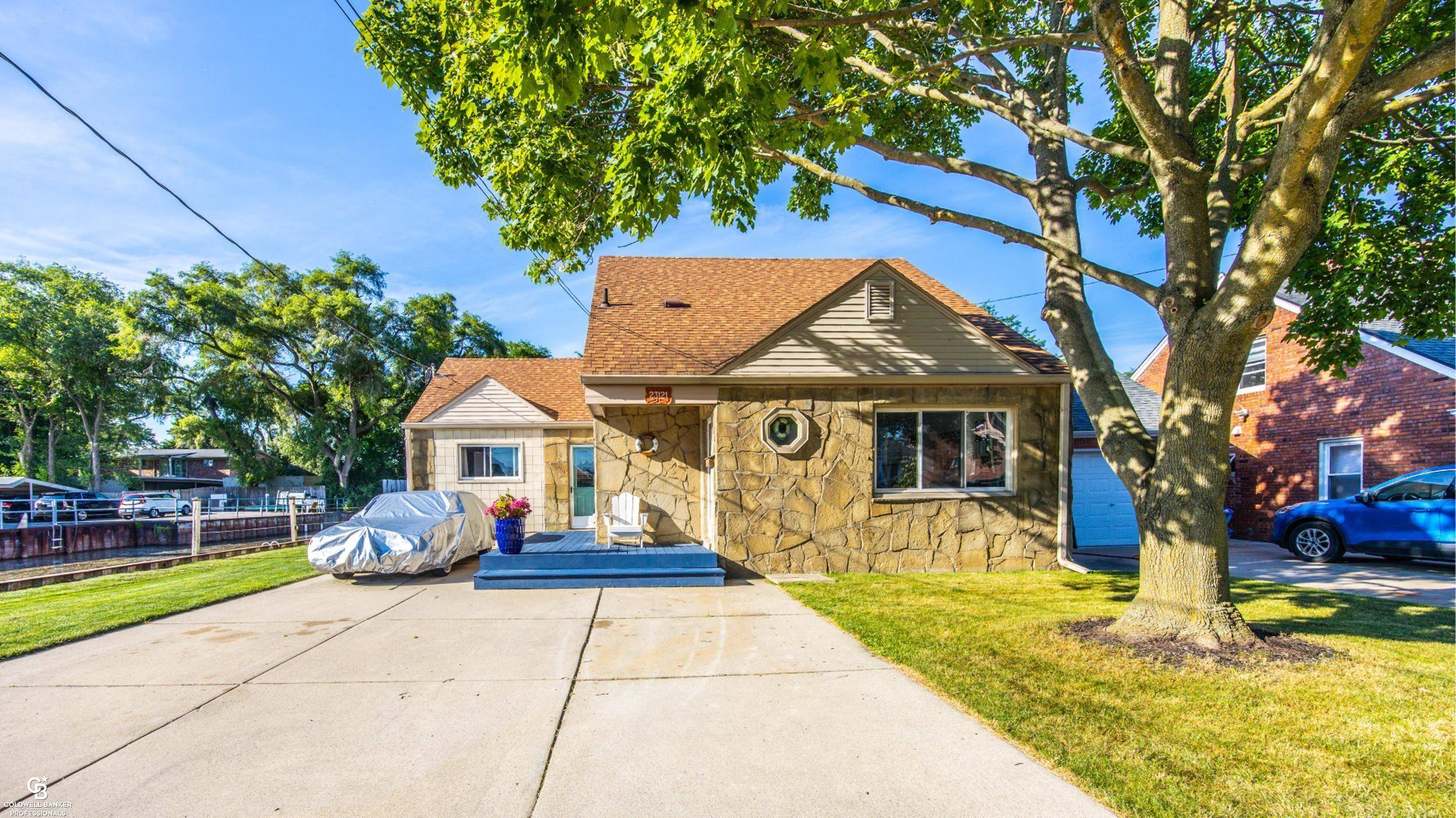 23121 Liberty ST, St Clair Shores, MI 48080