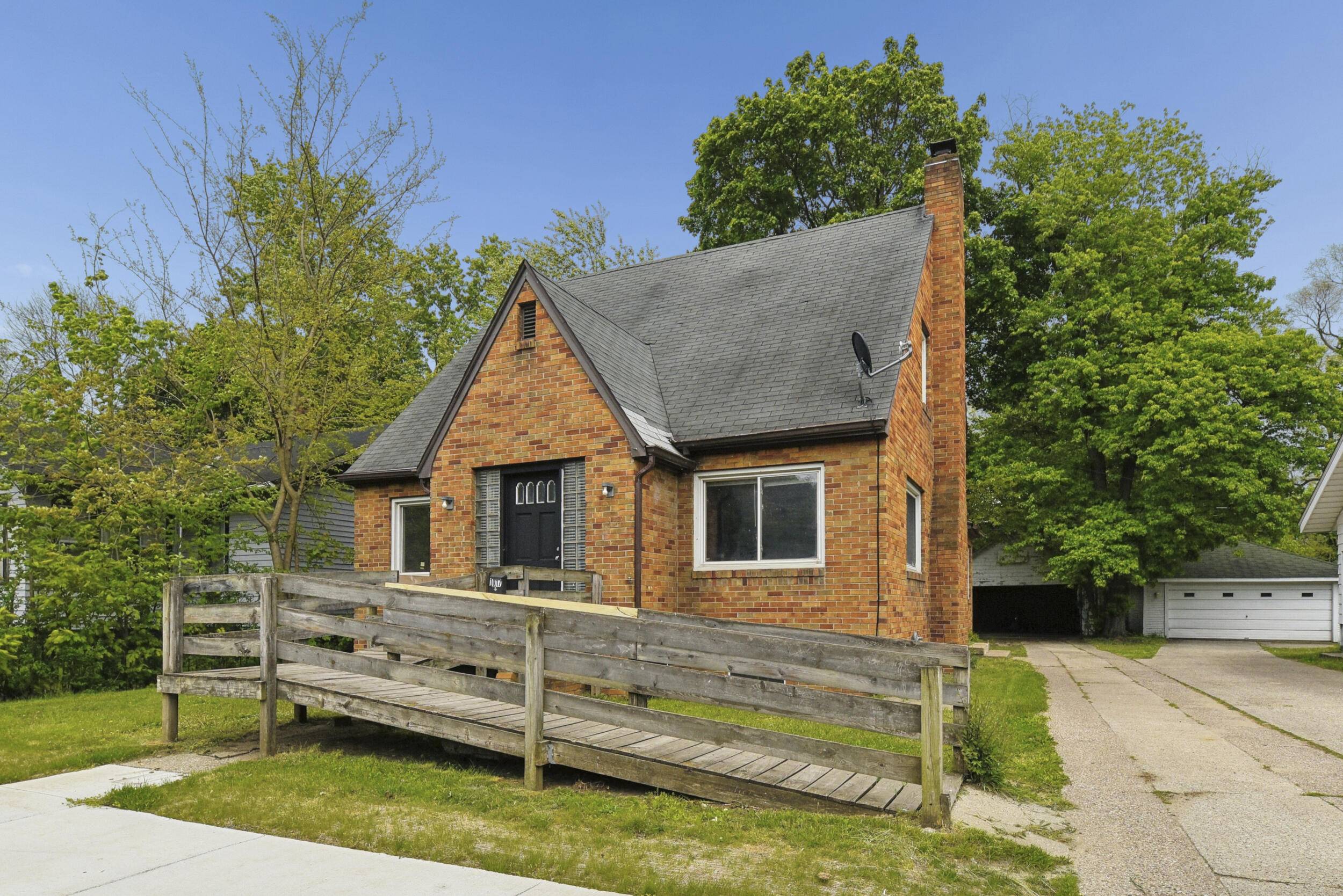 1017 Mcallister AVE, Benton Harbor City, MI 49022