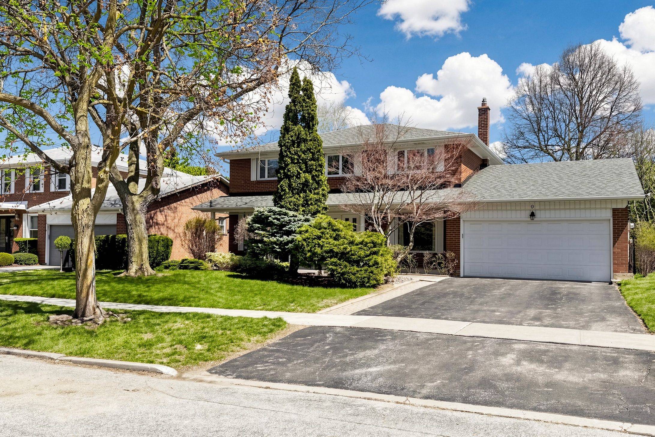 9 Tullamore DR, Toronto C12, ON M2L 2E9