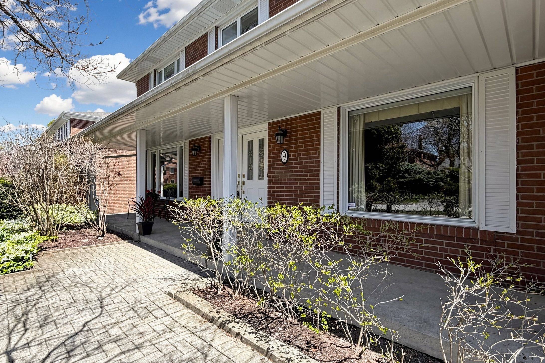 9 Tullamore DR, Toronto C12, ON M2L 2E9