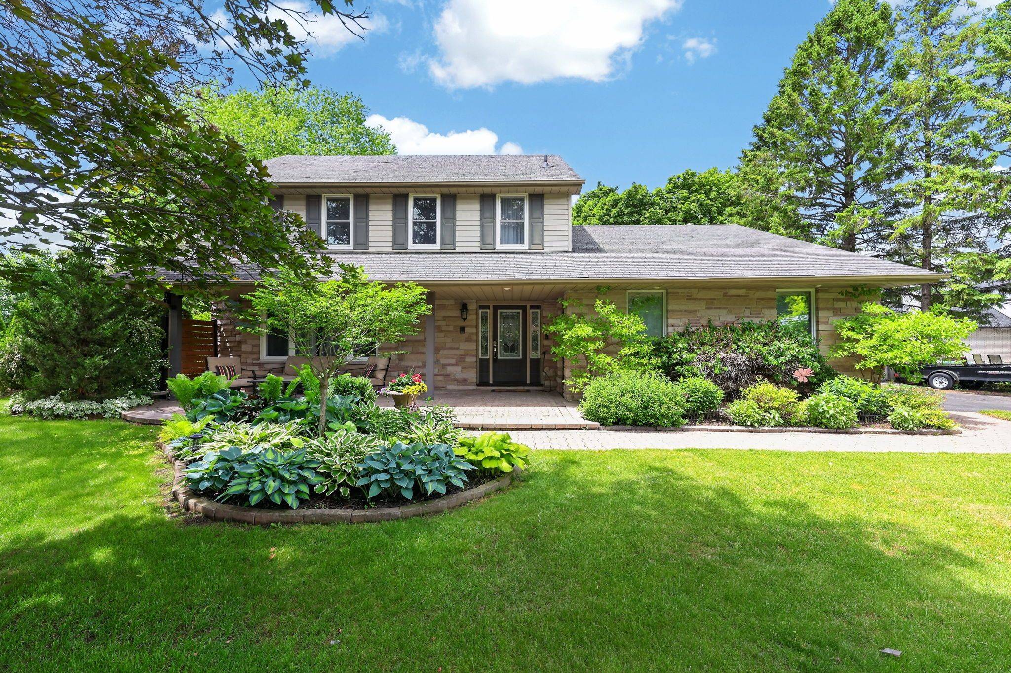 8 Grant CT, East Gwillimbury, ON L0G 1R0