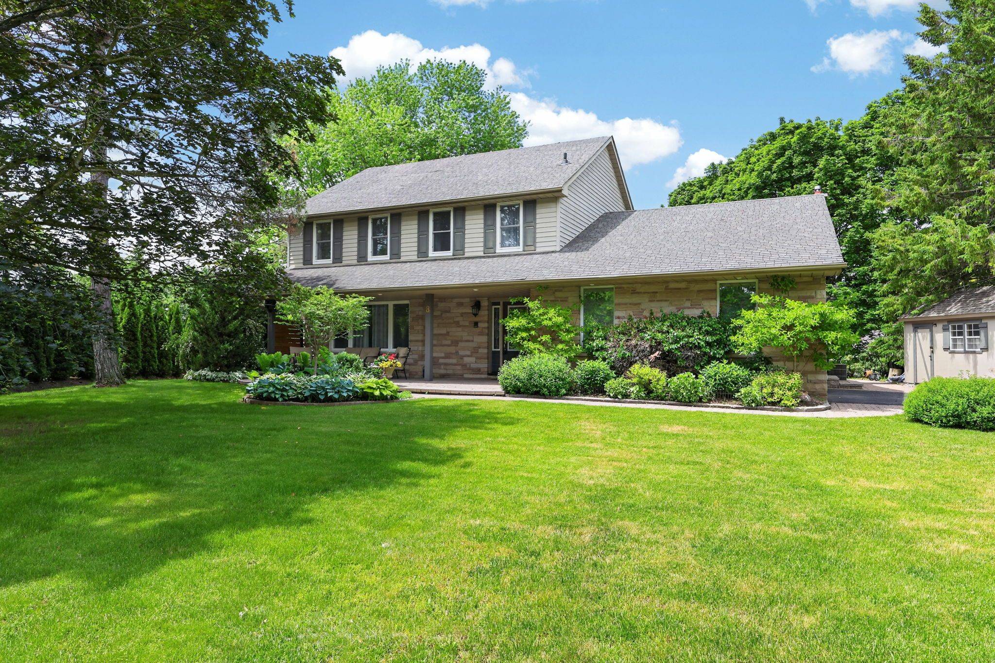 8 Grant CT, East Gwillimbury, ON L0G 1R0