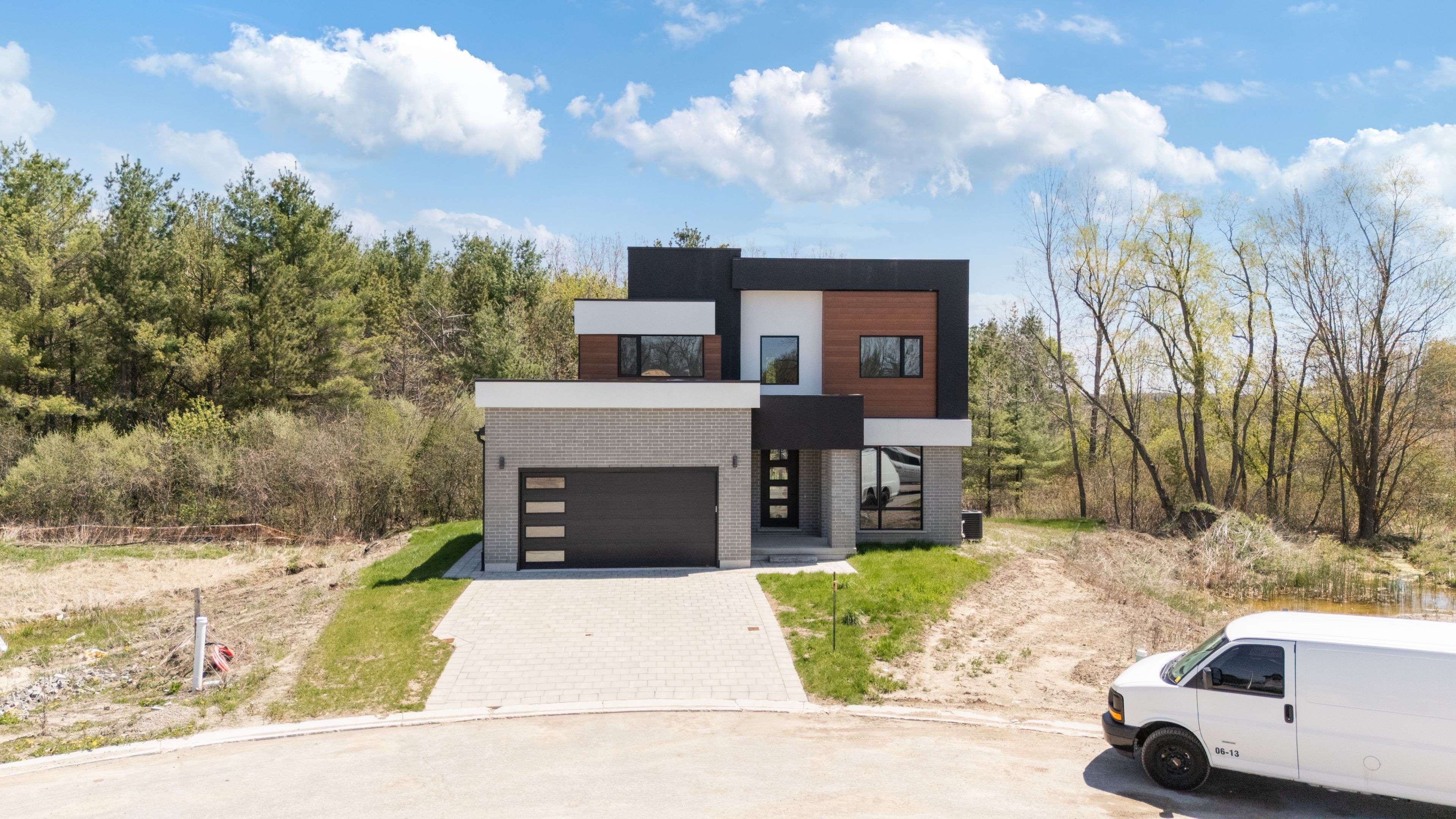 204 Merritt CT, North Middlesex, ON N0M 2K0