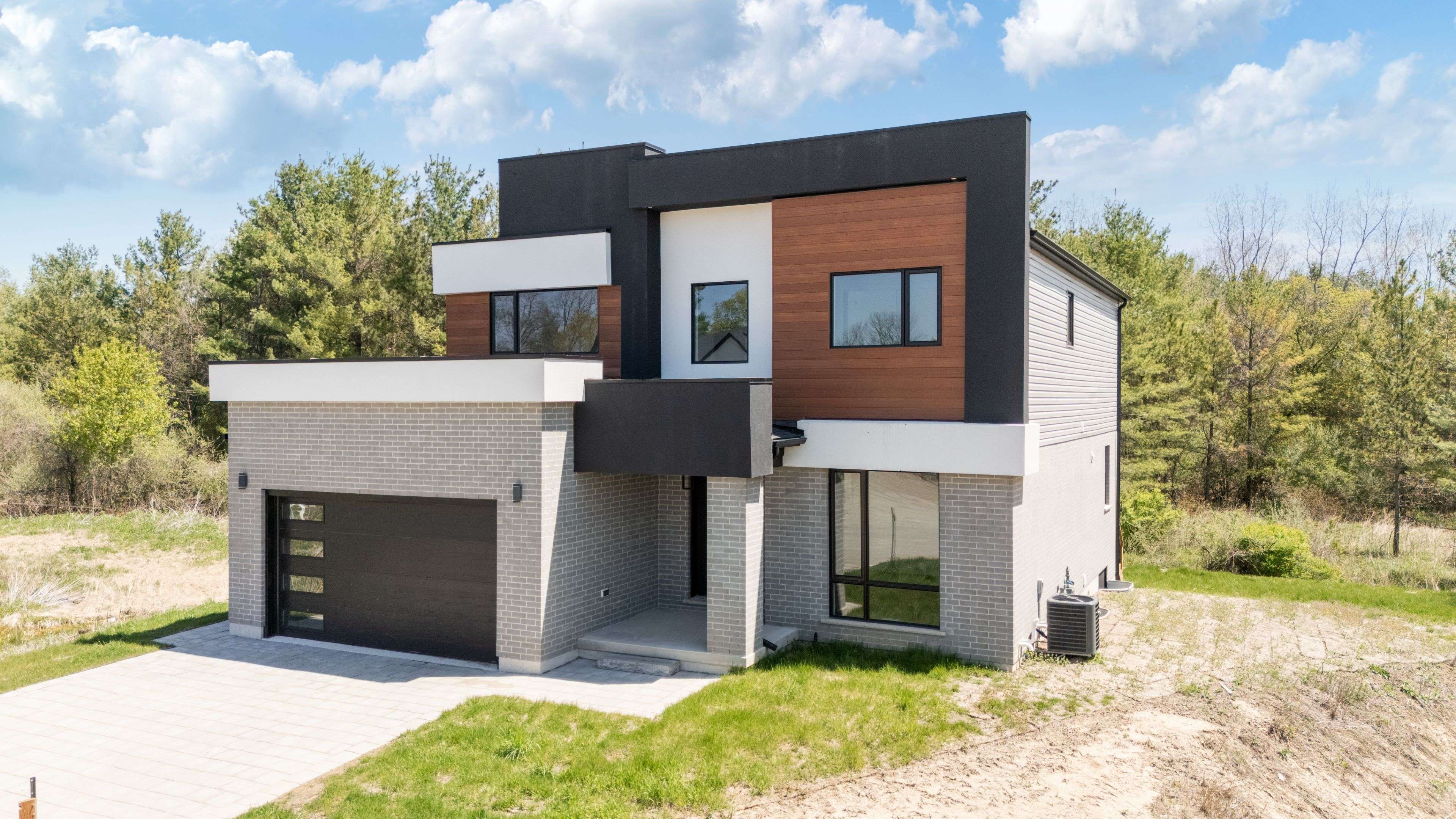 204 Merritt CT, North Middlesex, ON N0M 2K0