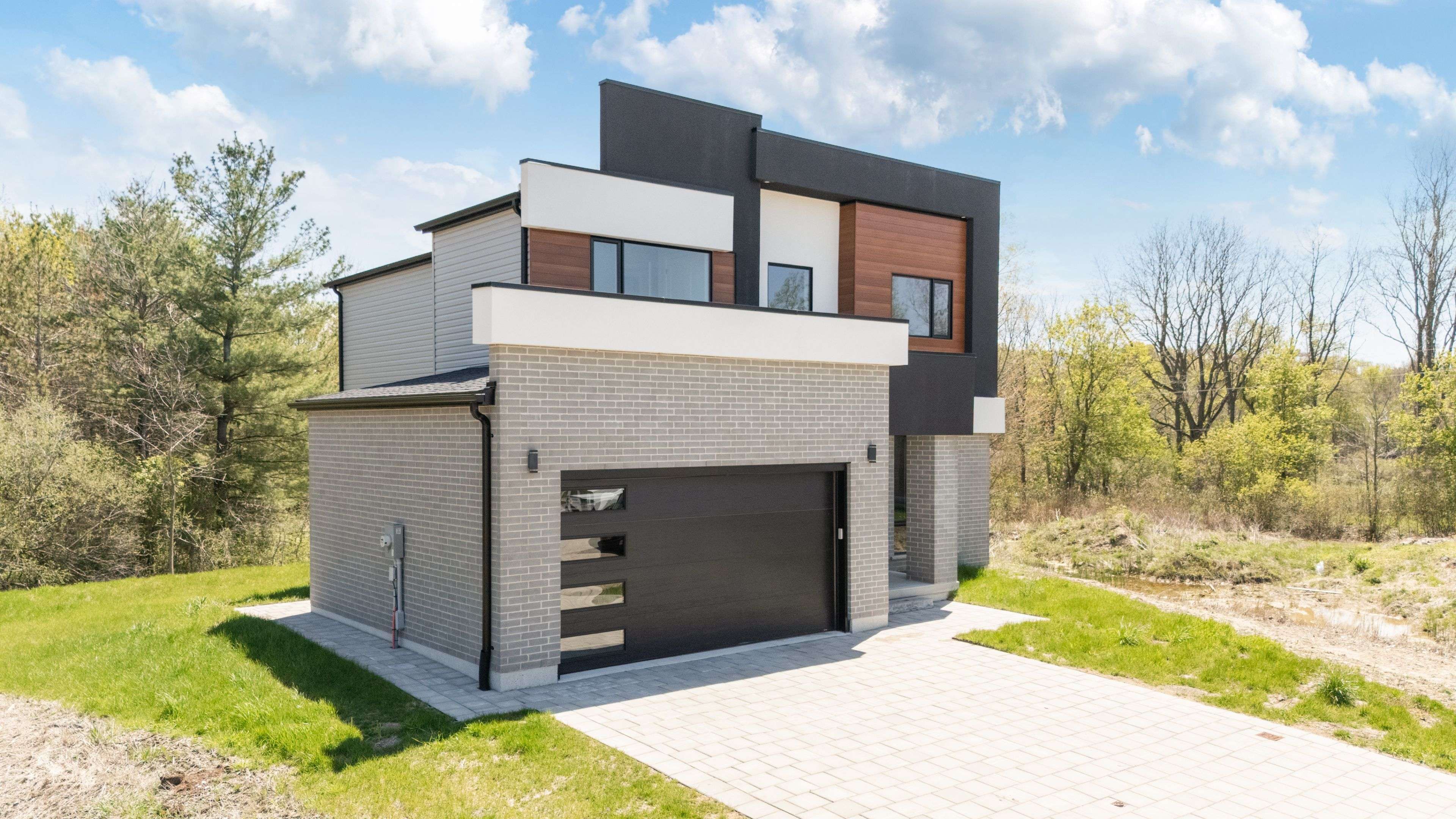 204 Merritt CT, North Middlesex, ON N0M 2K0