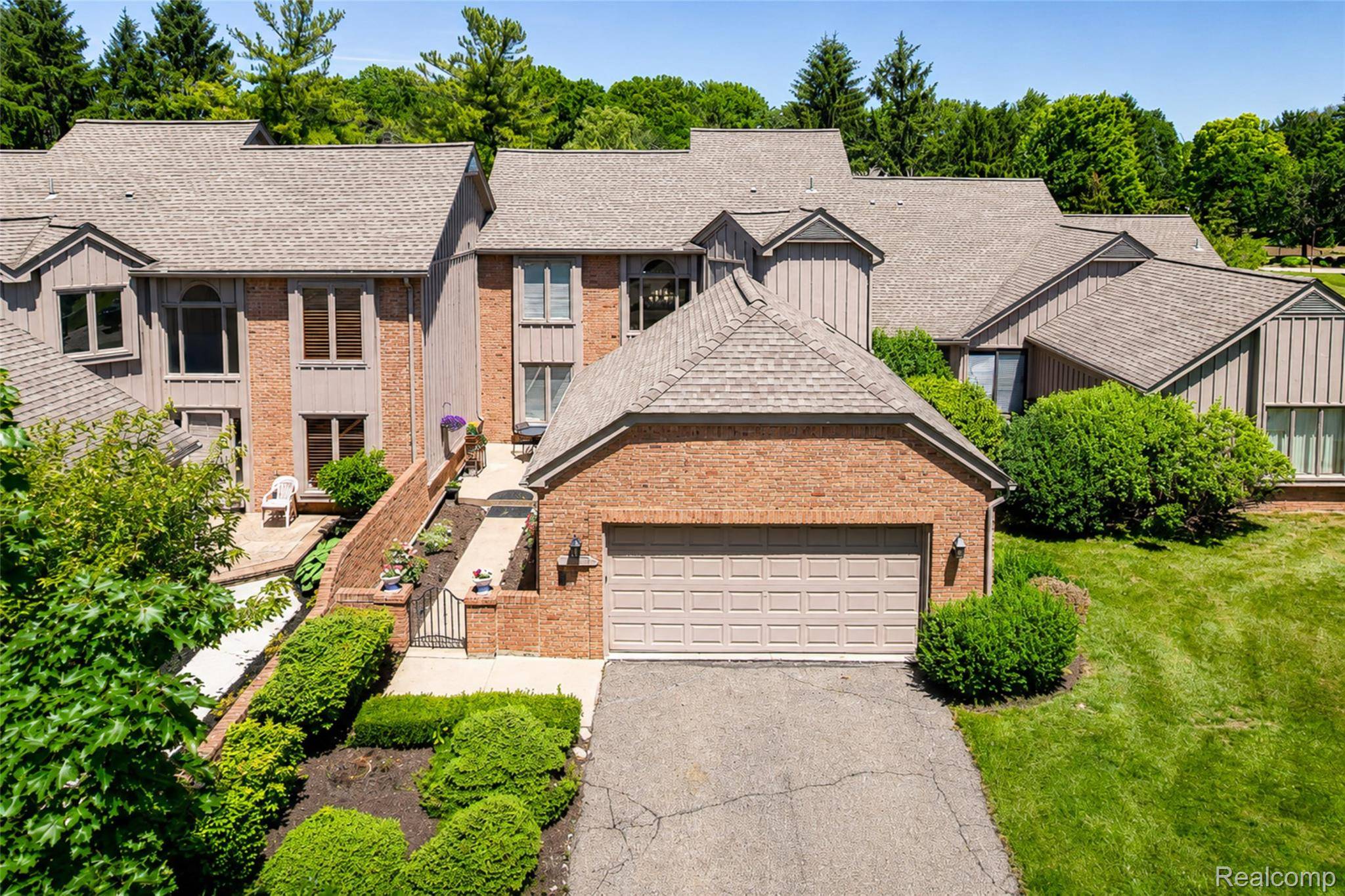 37520 Amber DR, Farmington Hills, MI 48331