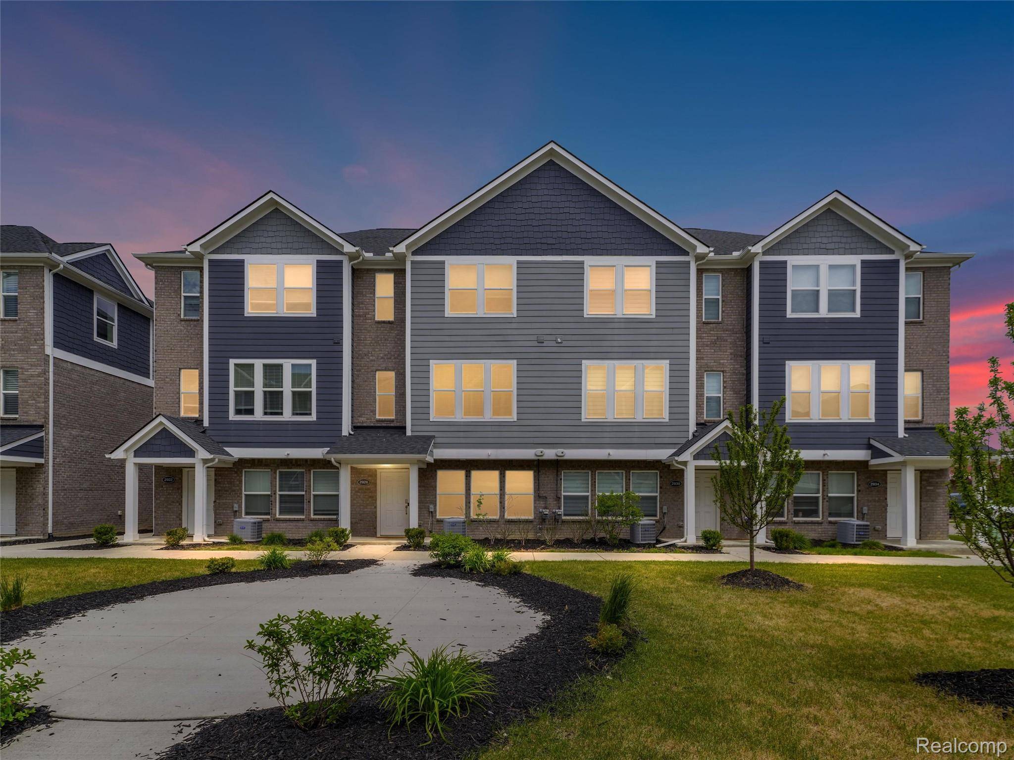 2926 Artemis DR, Troy, MI 48085