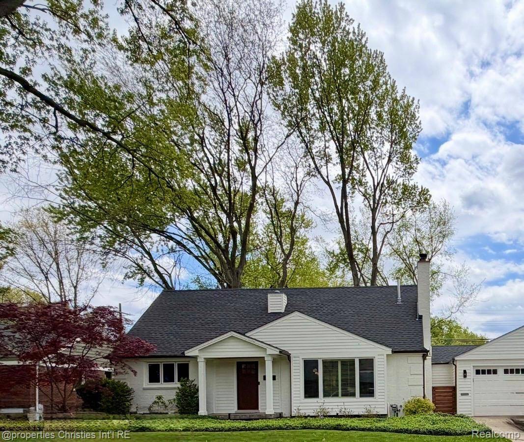 16011 Amherst AVE, Beverly Hills Village, MI 48025