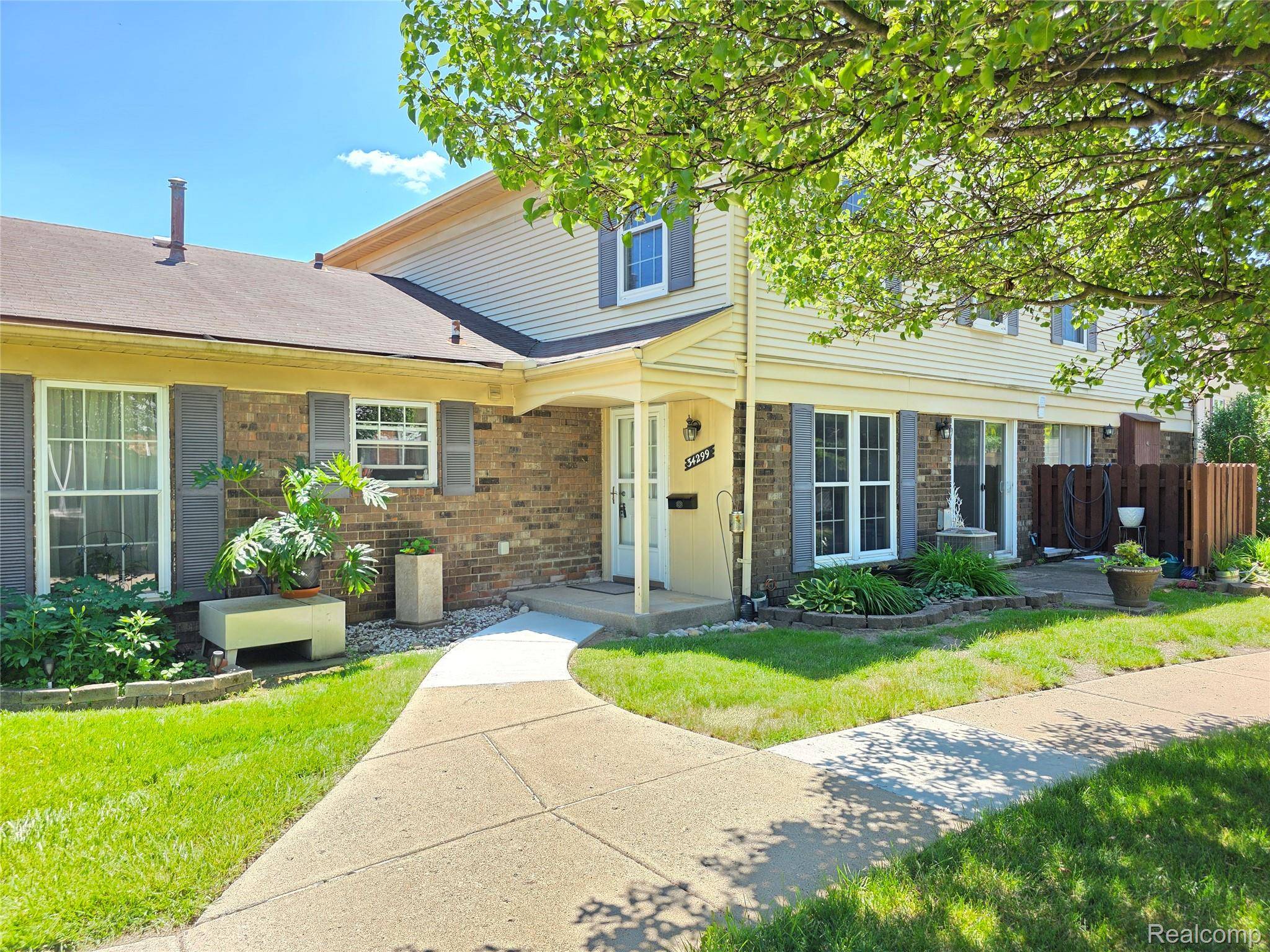 34299 Garfield CIR #2, Fraser, MI 48026