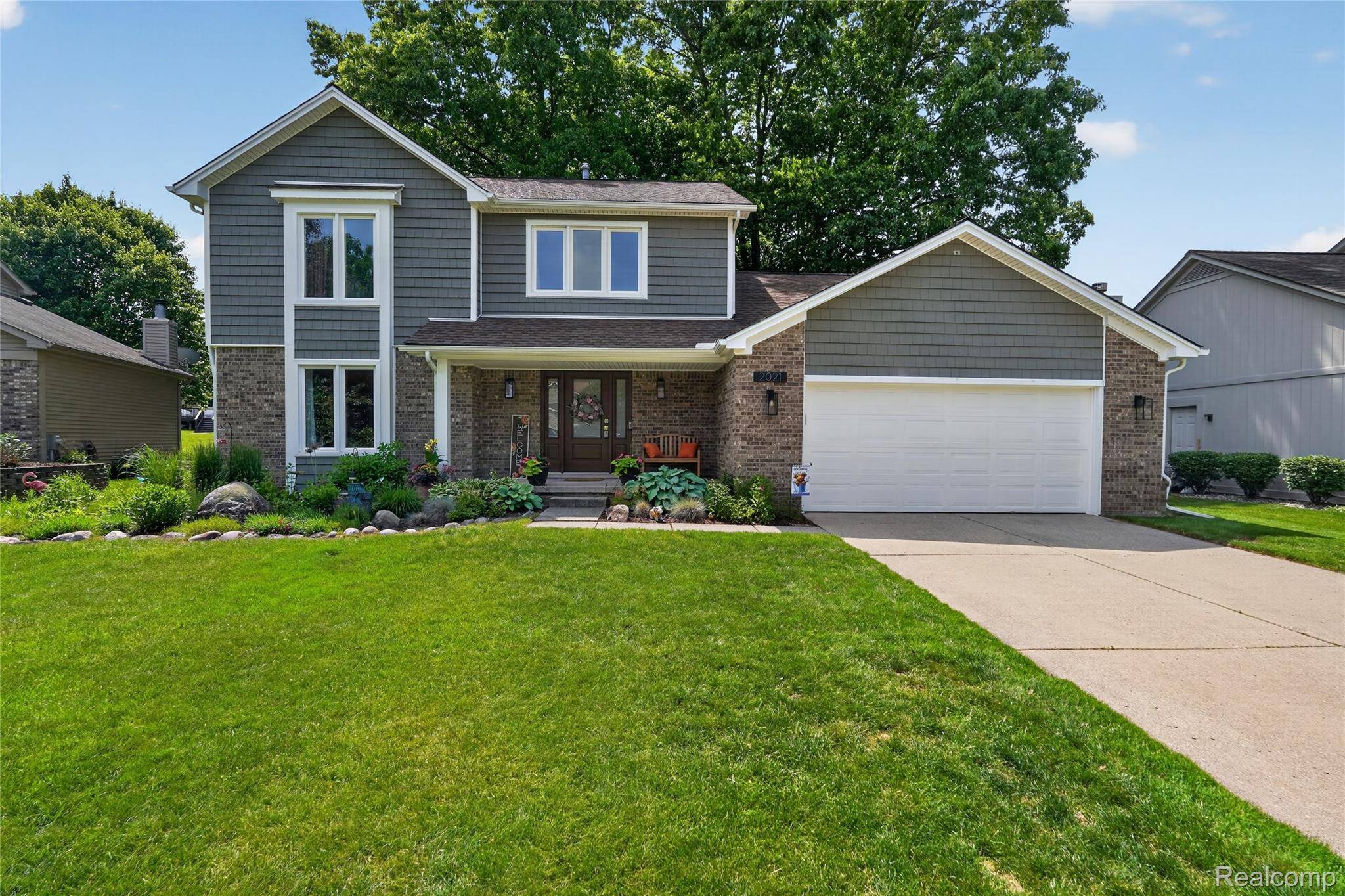 2021 Huntingdon DR, Wixom, MI 48393