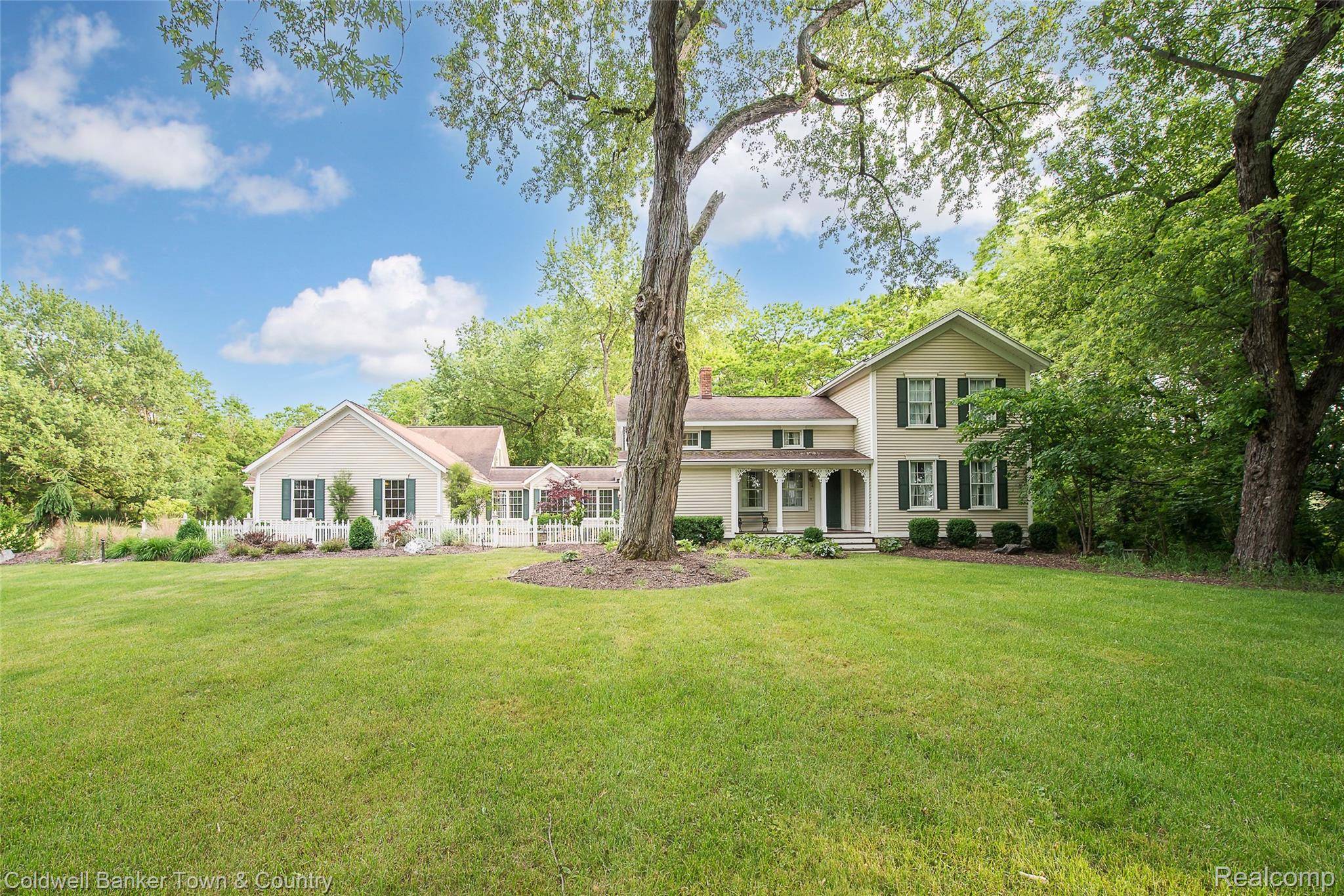 10196 Faussett RD, Tyrone Township, MI 48430
