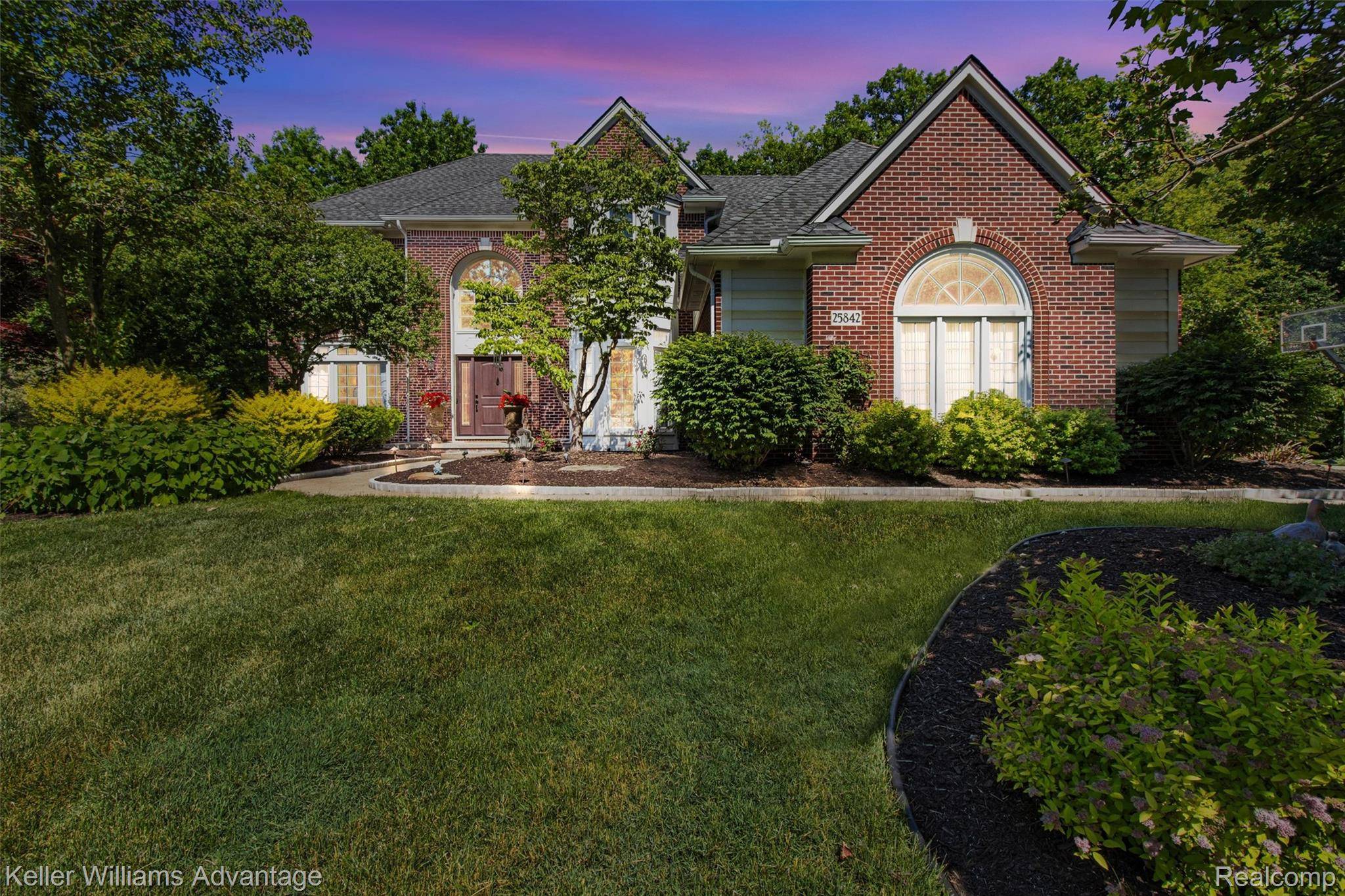 25842 Arcadia DR, Novi, MI 48374