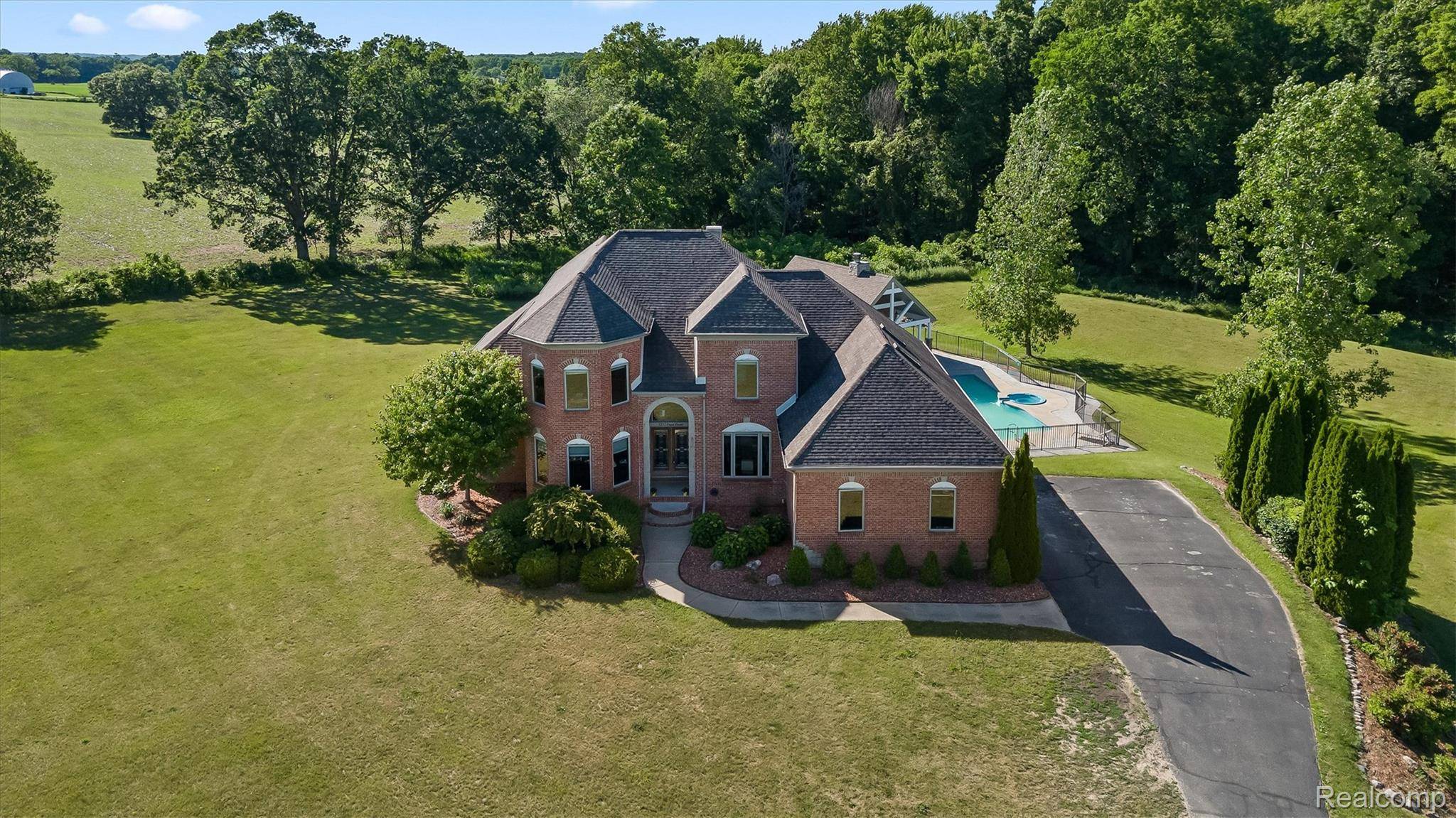 5715 Crest CT, Webster Township, MI 48130
