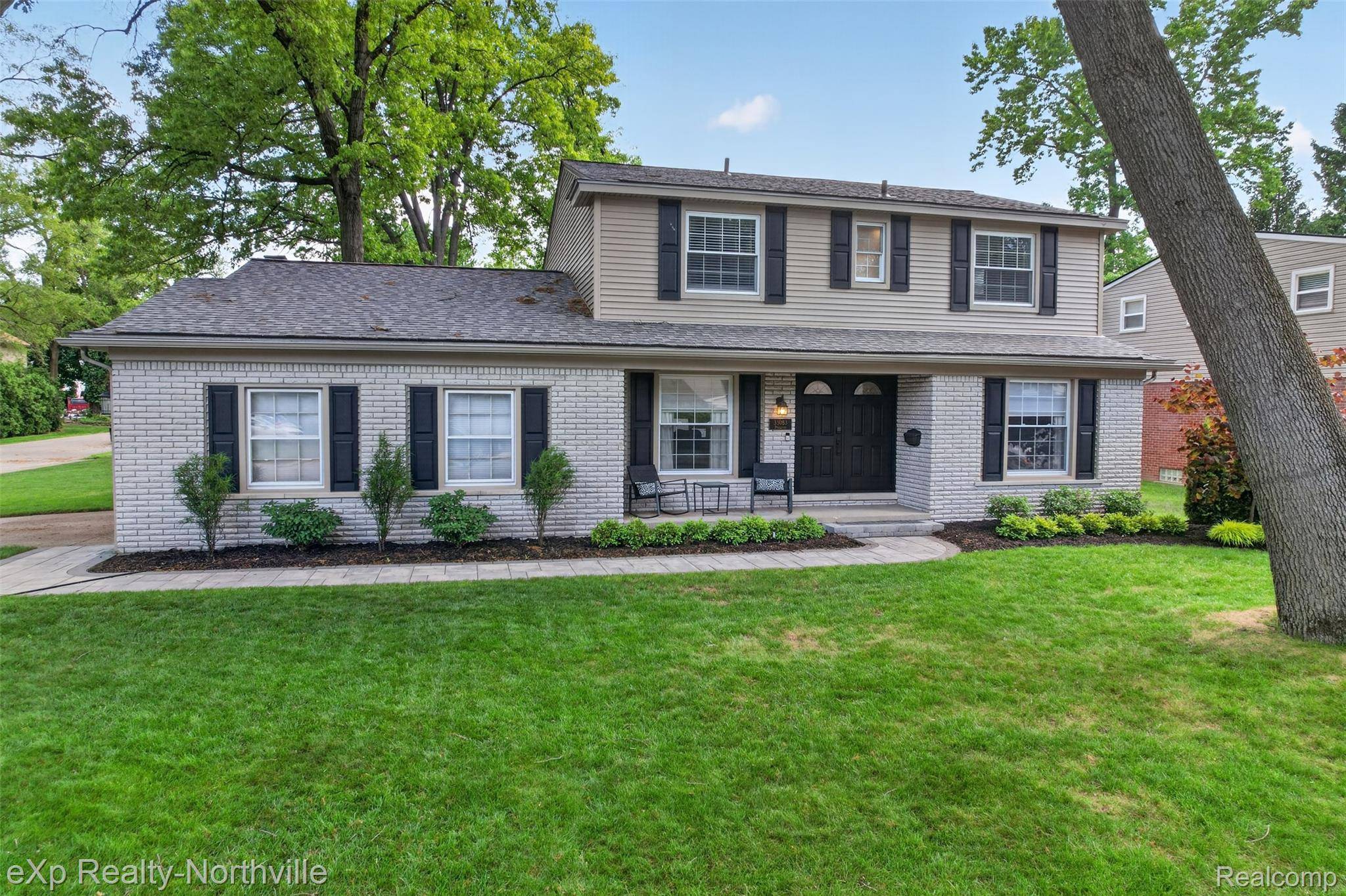 33083 Broadmoor CT, Livonia, MI 48154