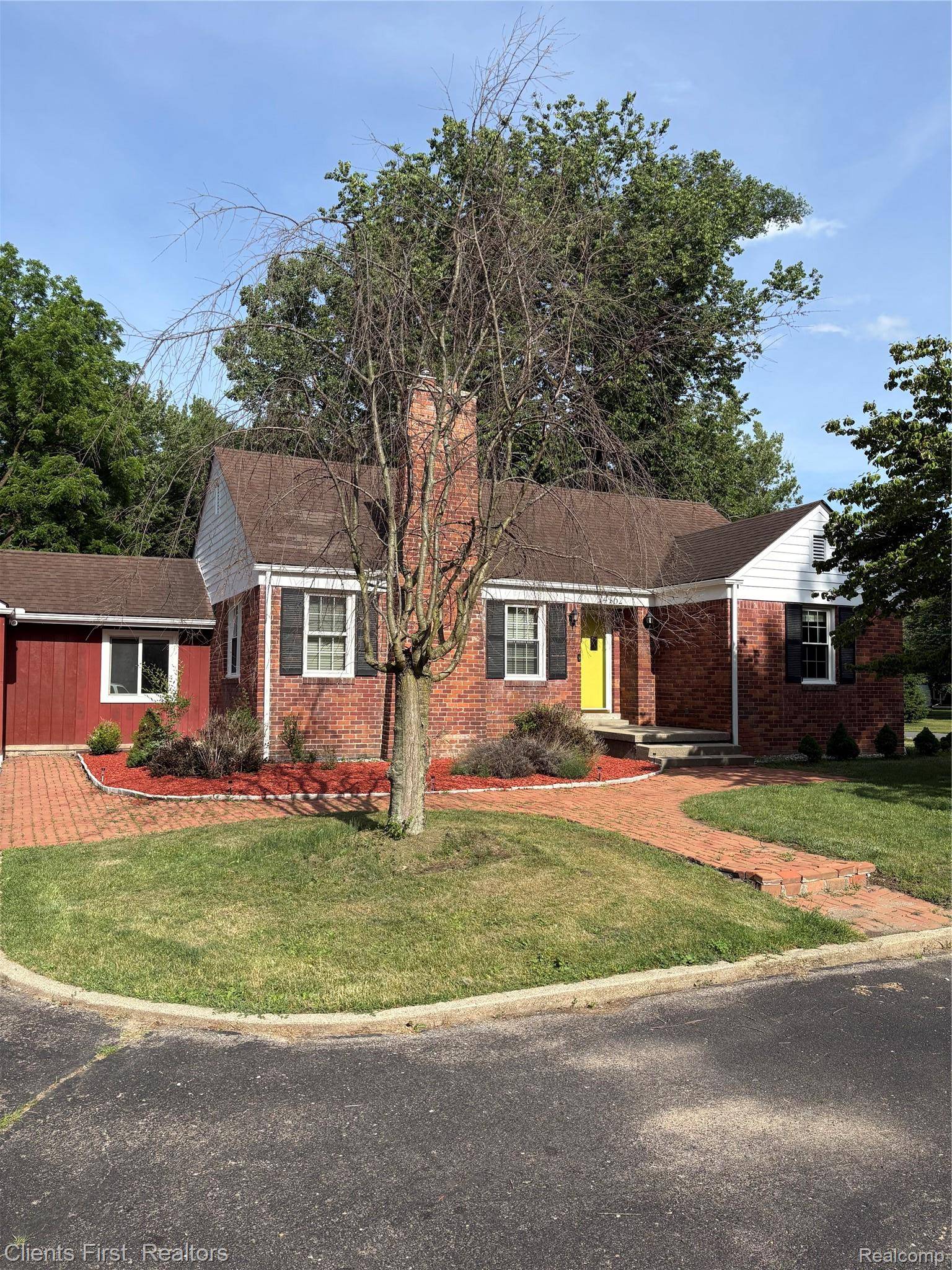 24162 Gleneyrie DR, Southfield, MI 48033