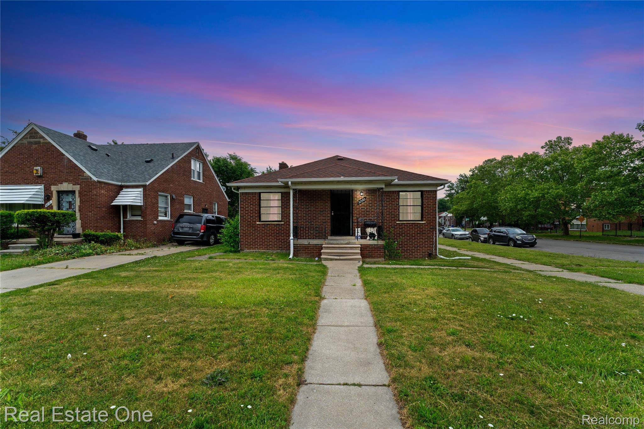 5200 Chalmers ST, Detroit, MI 48213