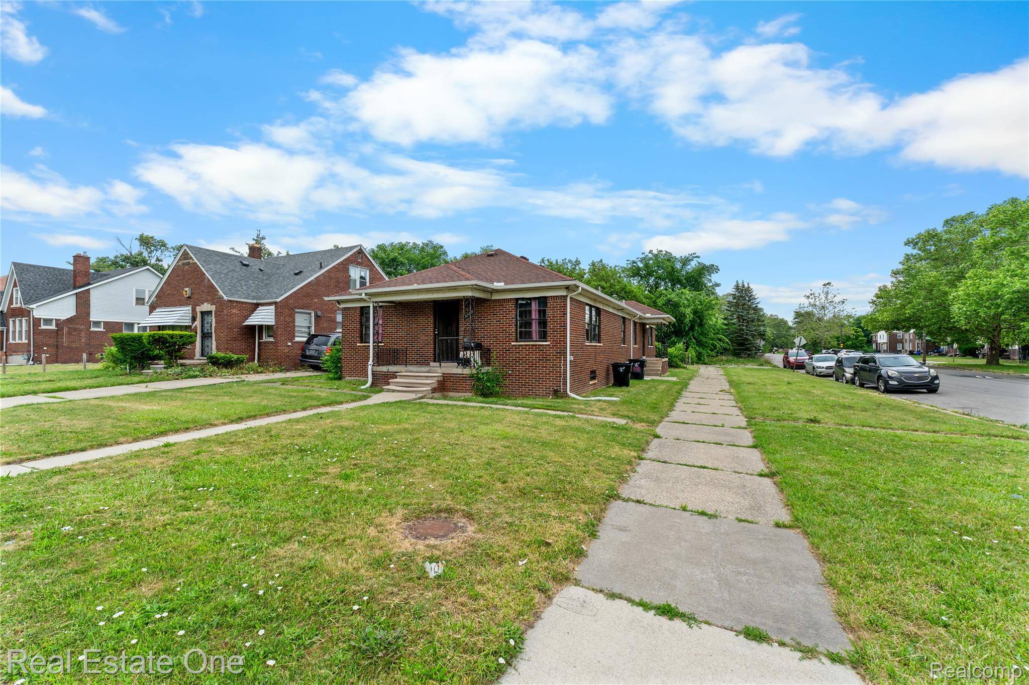 5200 Chalmers ST, Detroit, MI 48213