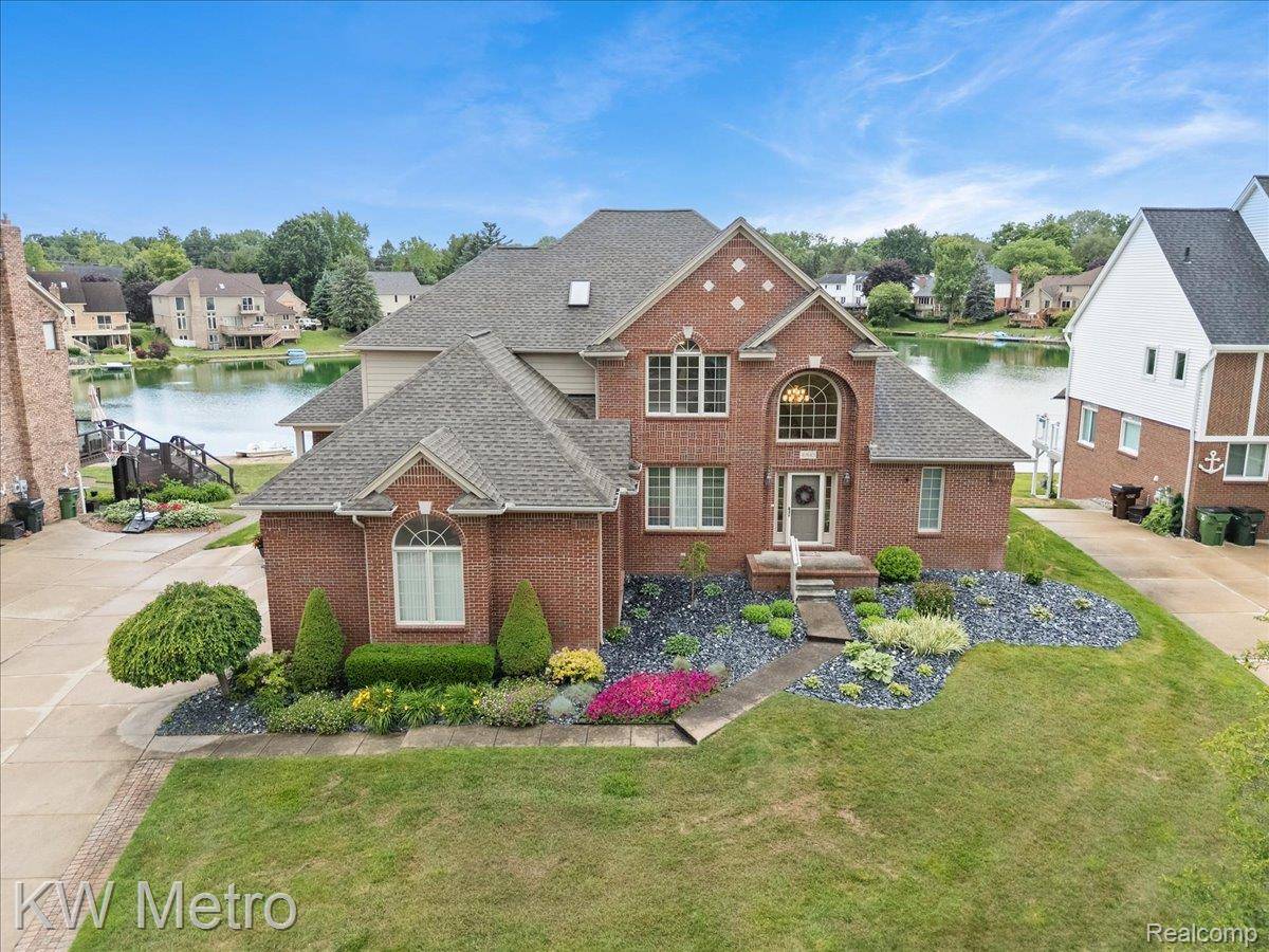 49145 White Mill DR, Shelby Charter Township, MI 48317