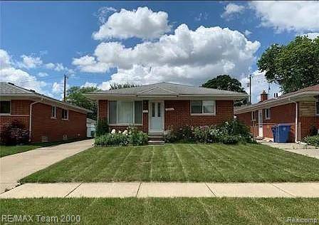 6577 N Lafayette ST, Dearborn Heights, MI 48127