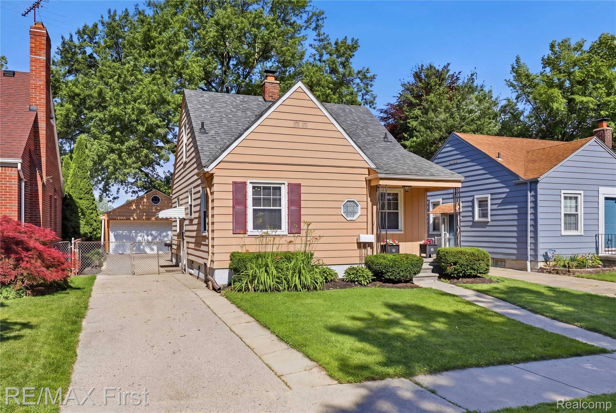 3250 Alice ST, Dearborn, MI 48124