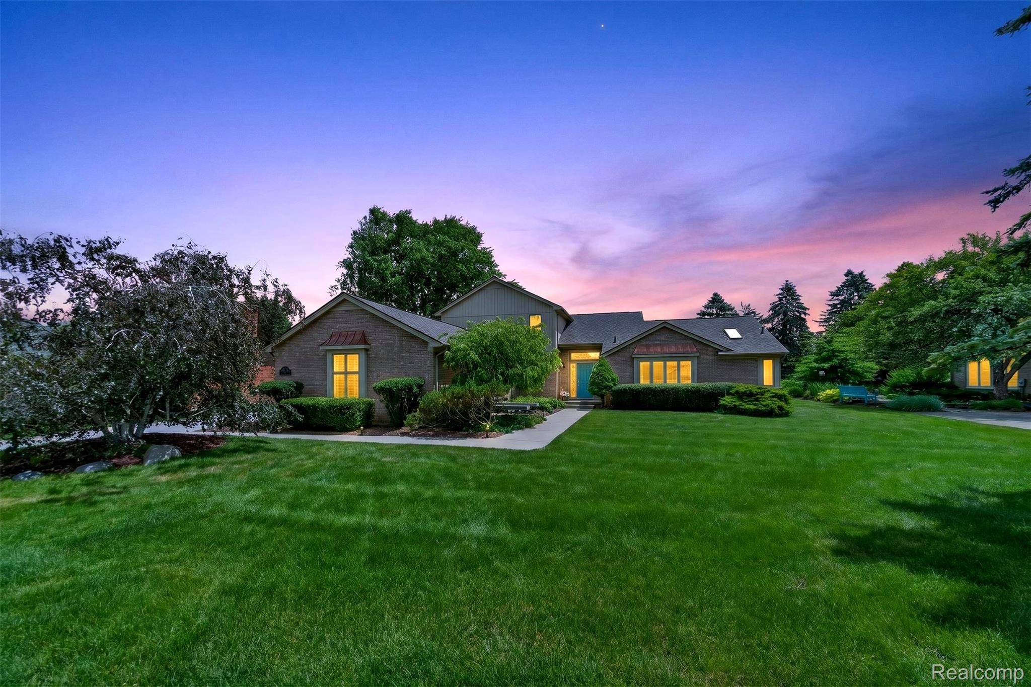 1236 Chaffer DR, Rochester Hills, MI 48306