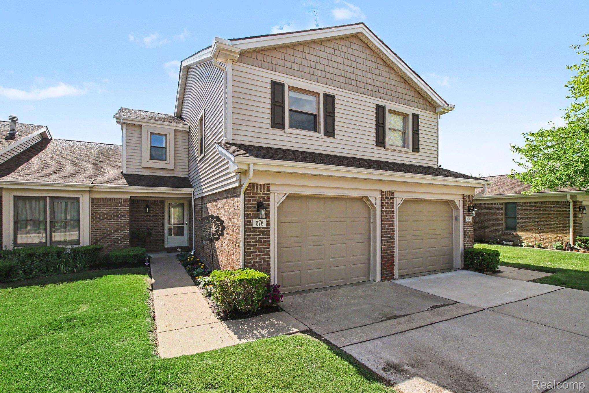 678 Summit Ridge DR, Milford Village, MI 48381