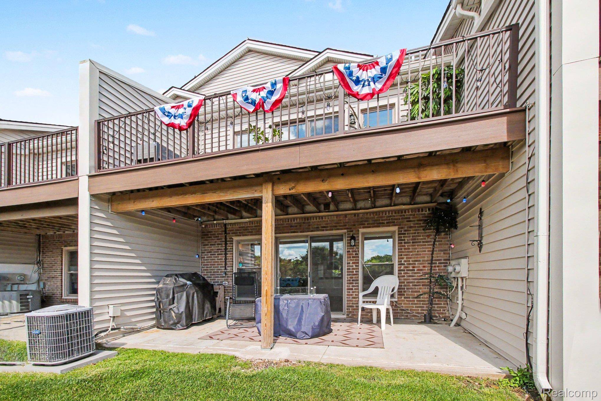 678 Summit Ridge DR, Milford Village, MI 48381