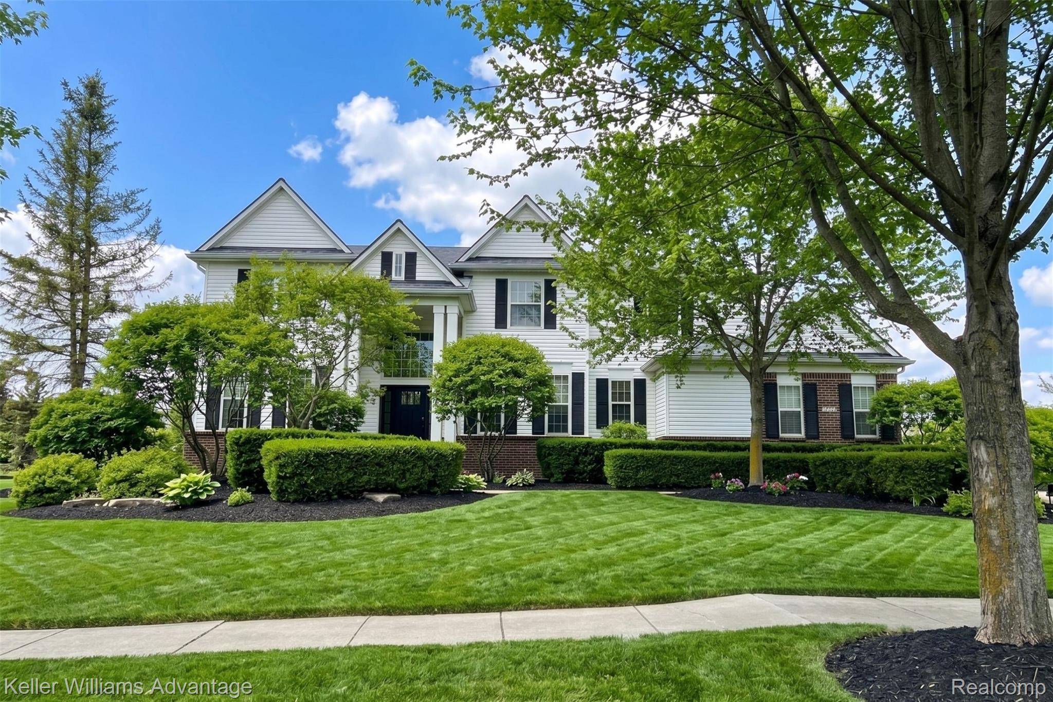 1270 Buckboard CIR, South Lyon, MI 48178