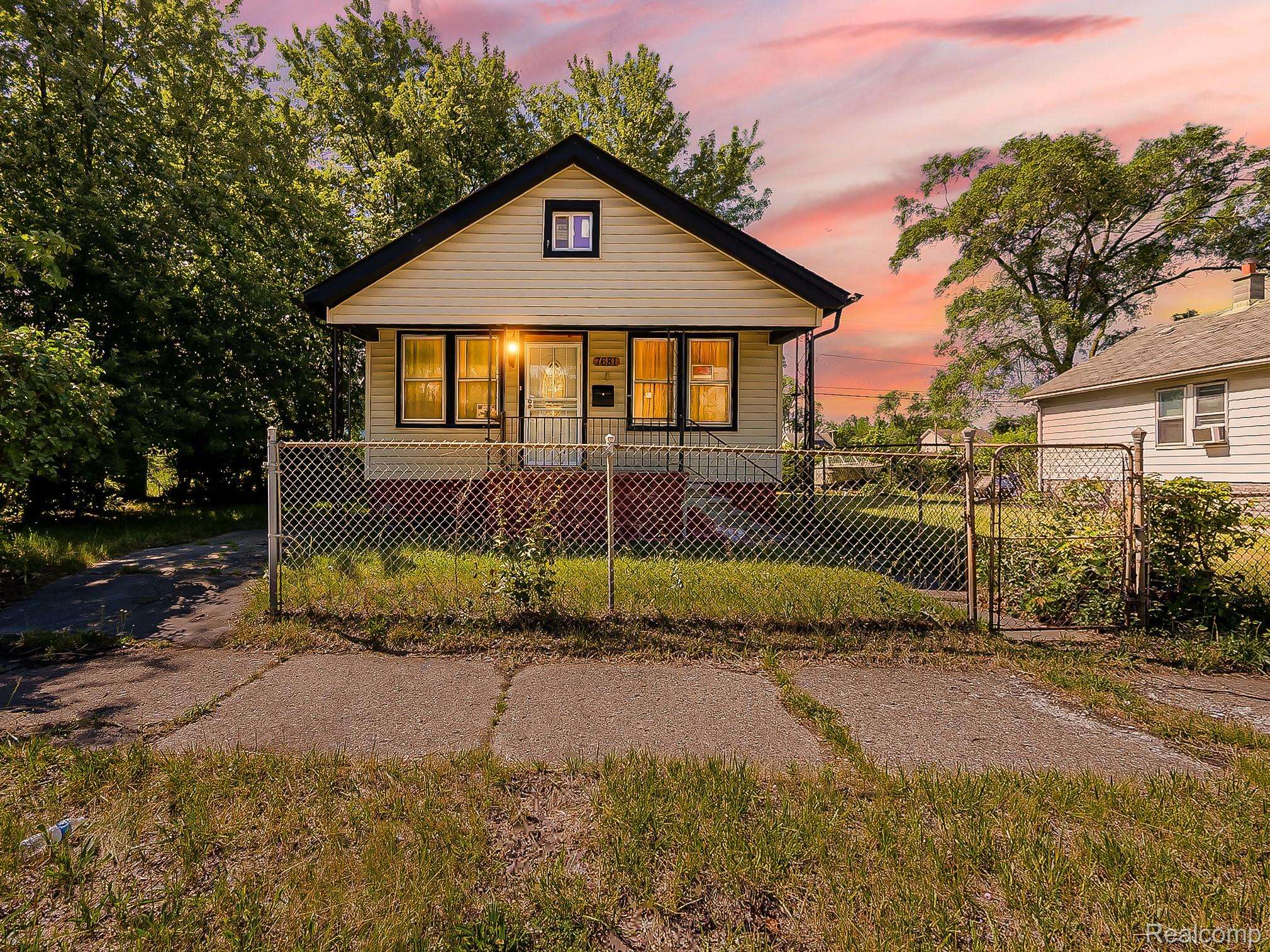 7681 Ellsworth ST, Detroit, MI 48238