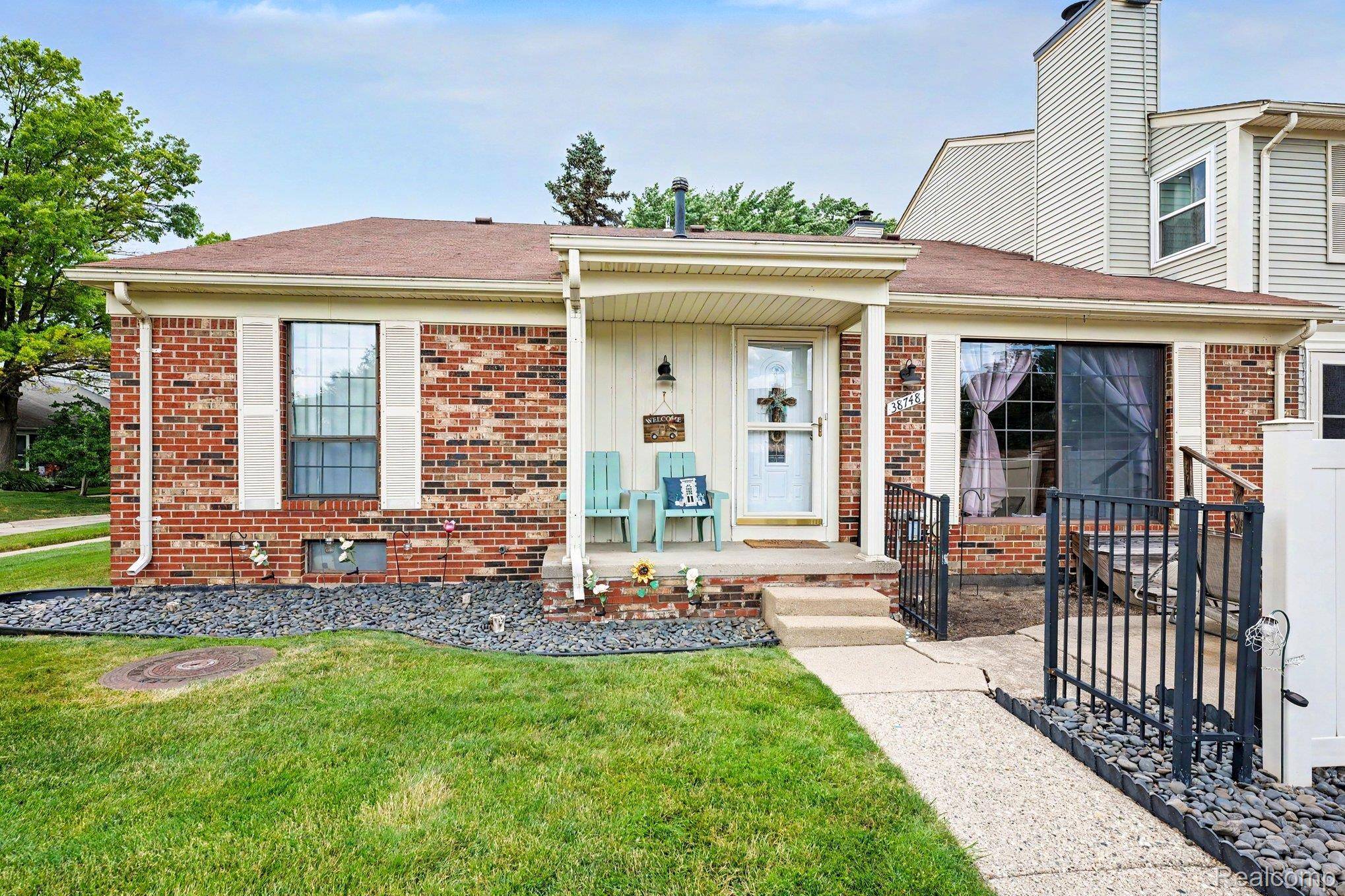 38748 Golfview DR E, Clinton Charter Township, MI 48038