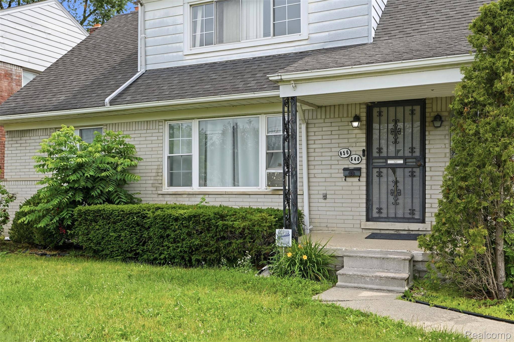648 Alter RD, Detroit, MI 48215