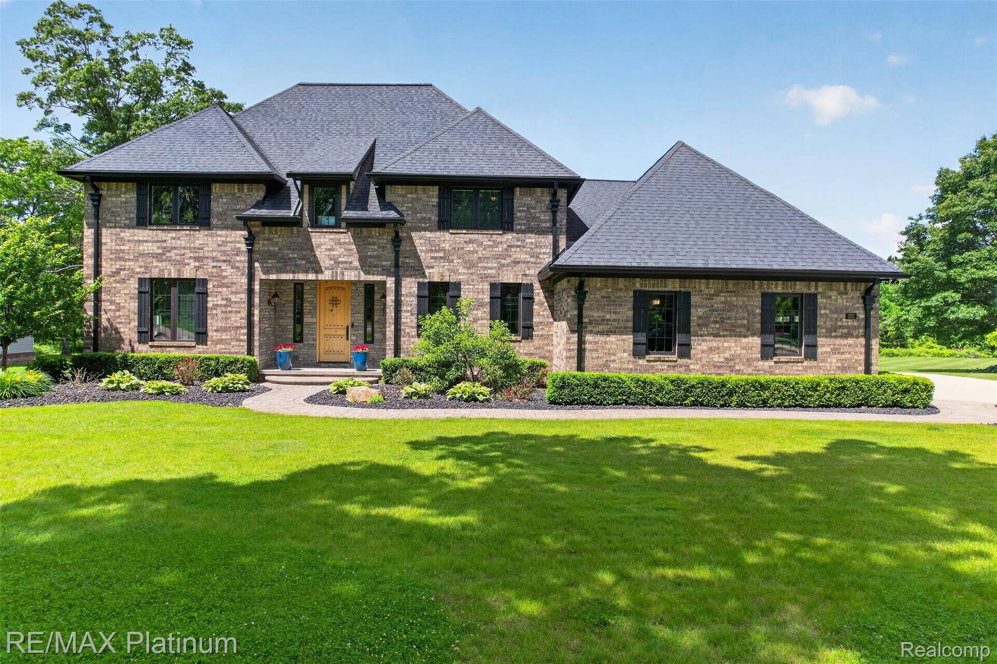 201 Mystic Meadows CT, Hartland Township, MI 48843