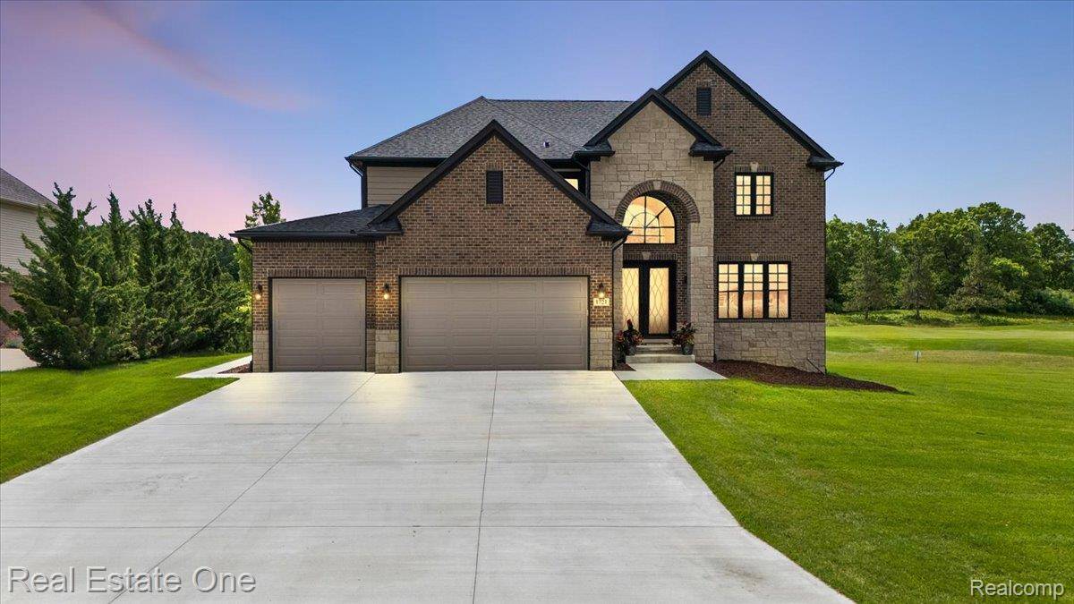 1721 Royal Birkdale DR, Oxford Charter Township, MI 48371