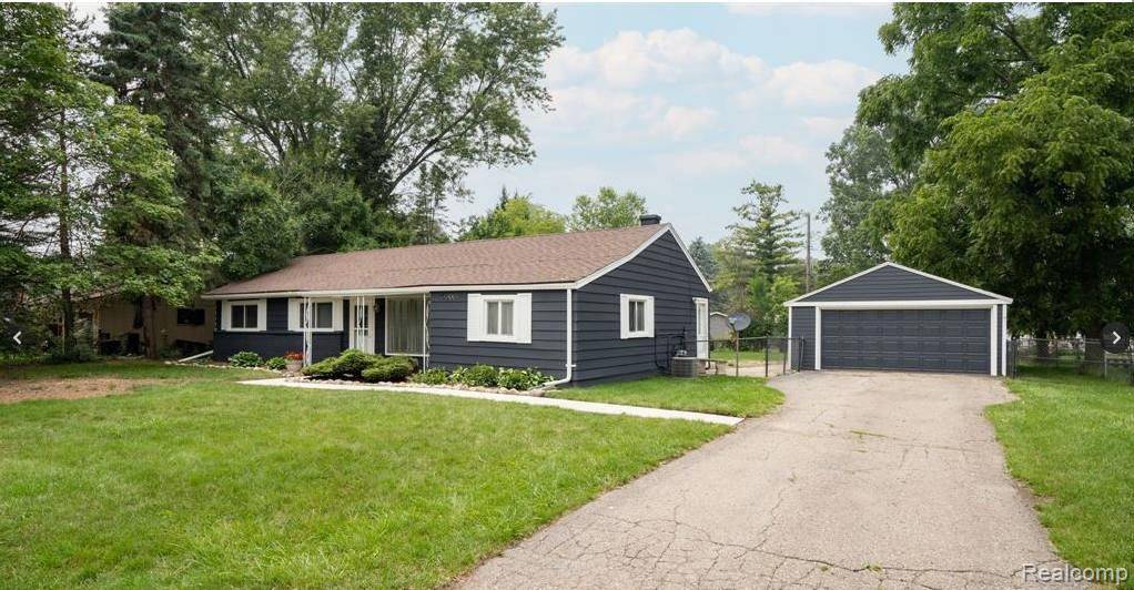6368 Hermana RD, West Bloomfield Charter Township, MI 48324