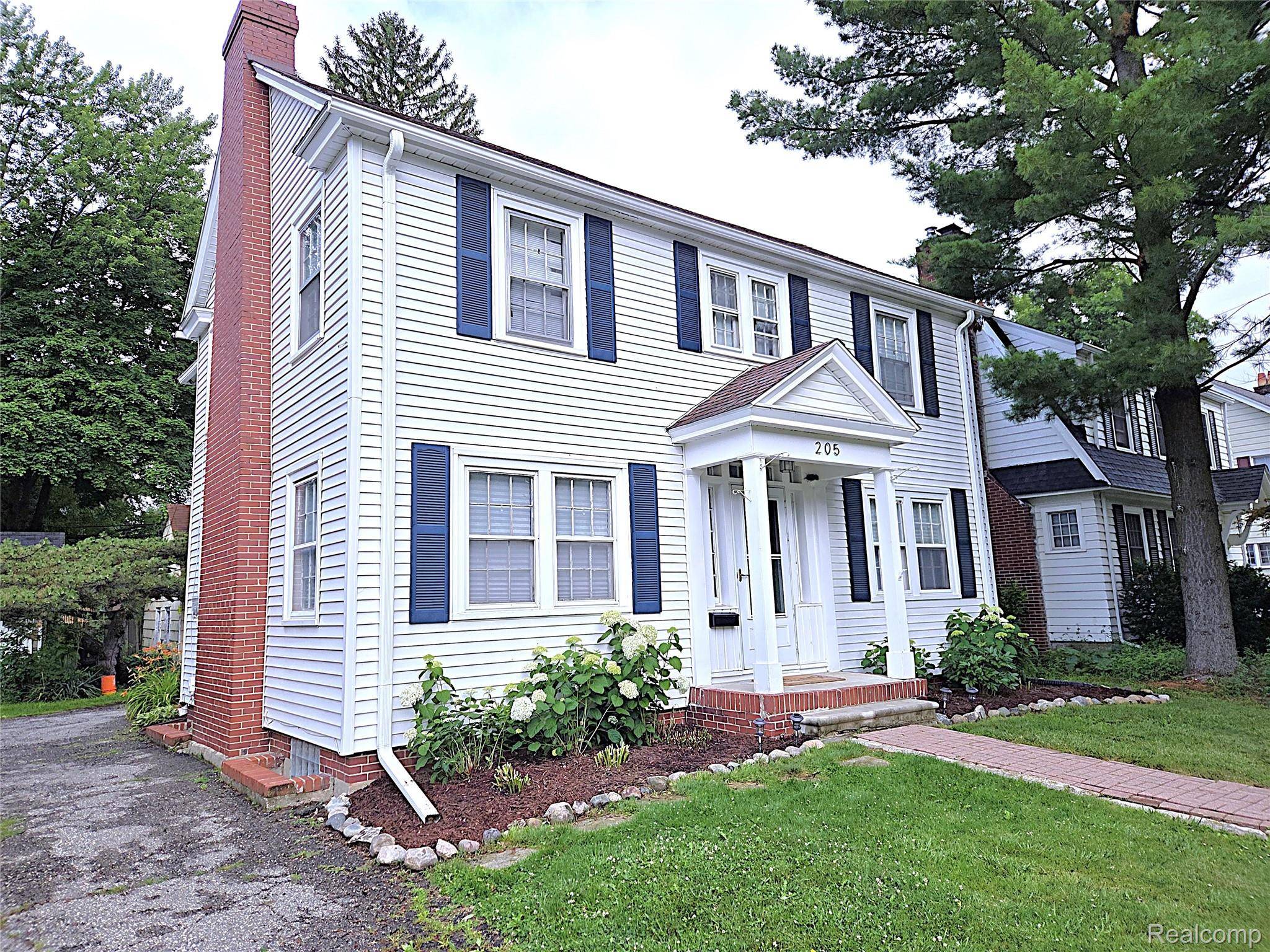205 E Iroquois RD, Pontiac, MI 48341