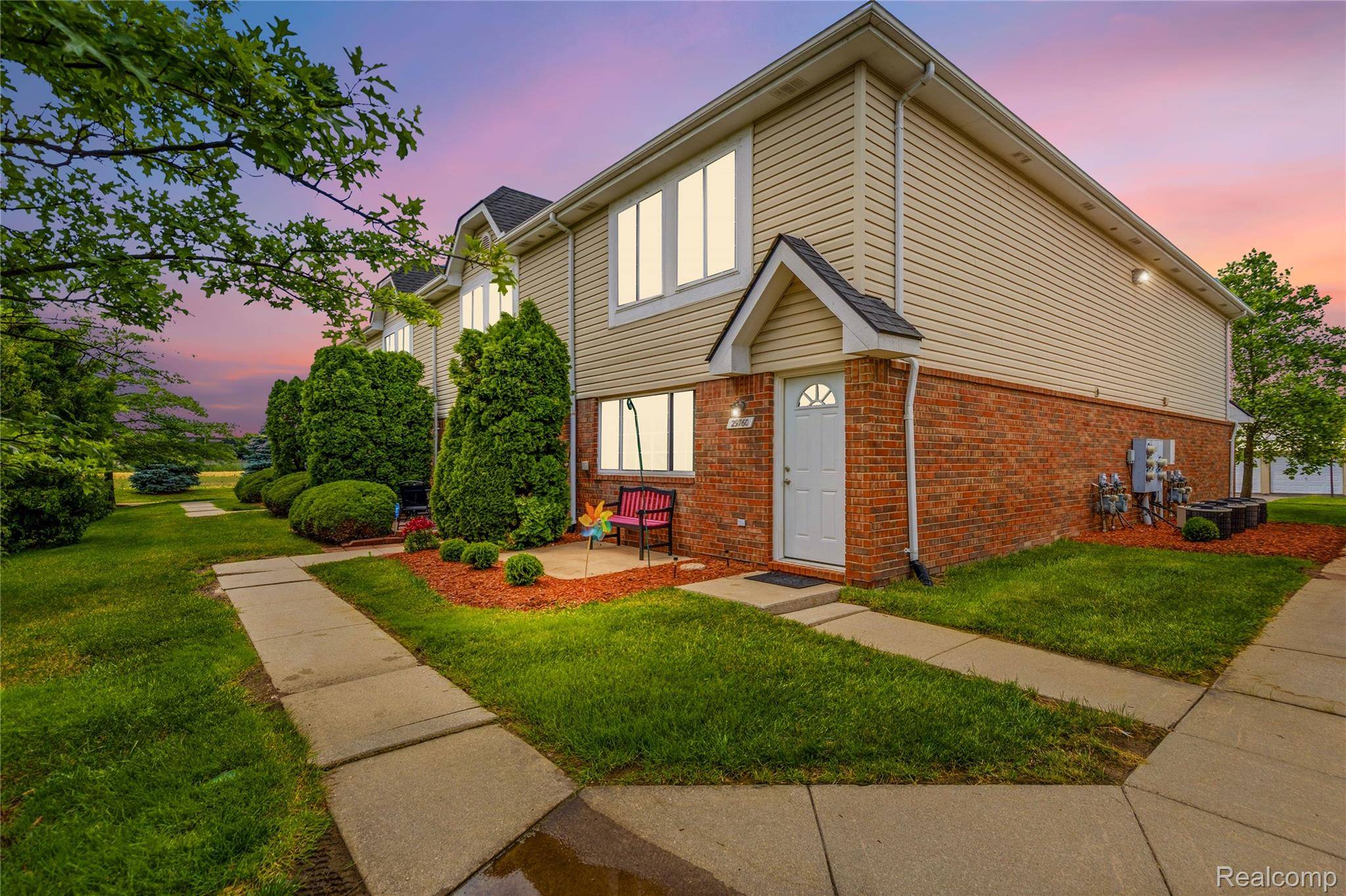 29760 Beverly LN #32, Chesterfield Township, MI 48047
